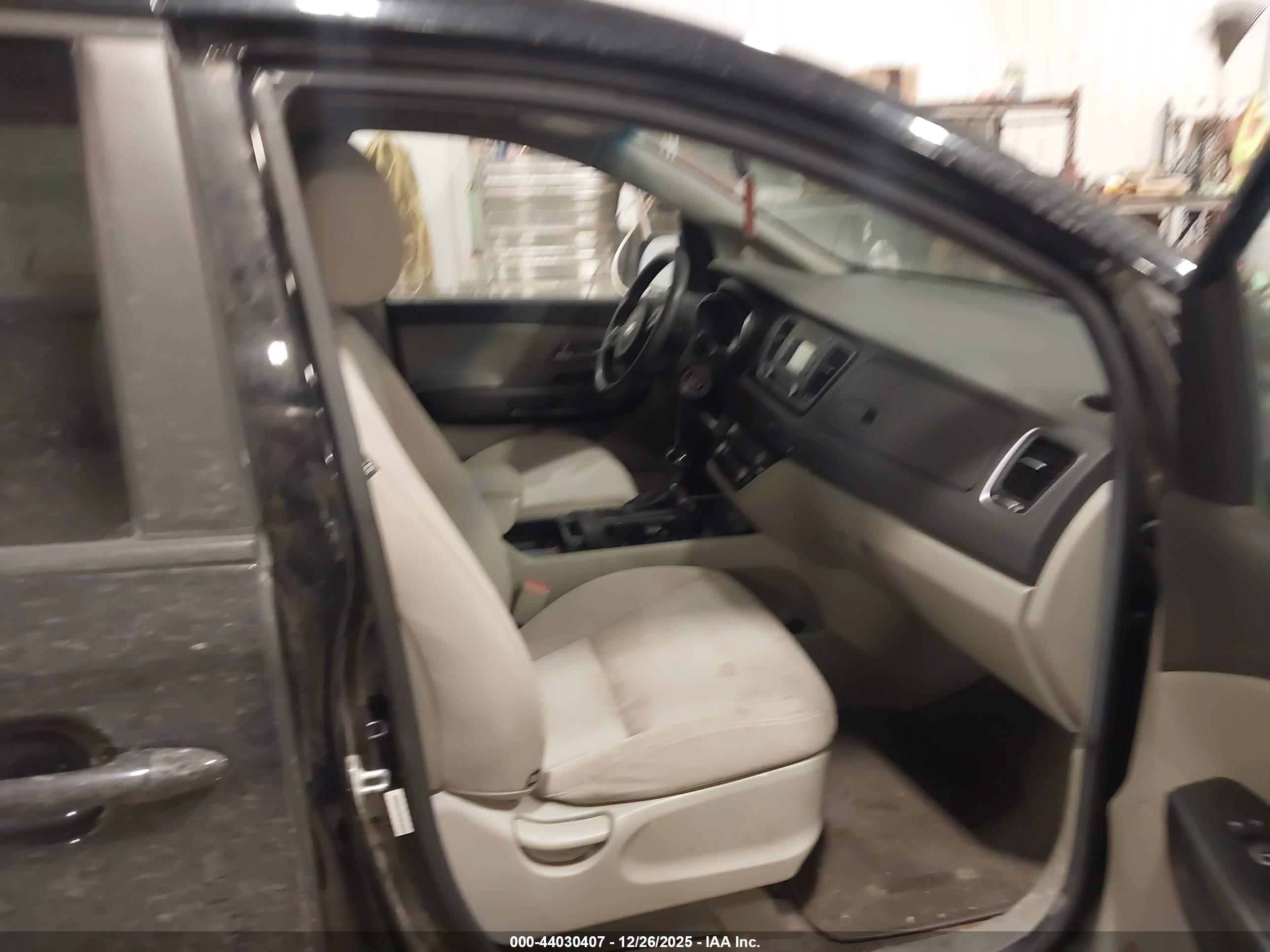 KIA SEDONA image 5