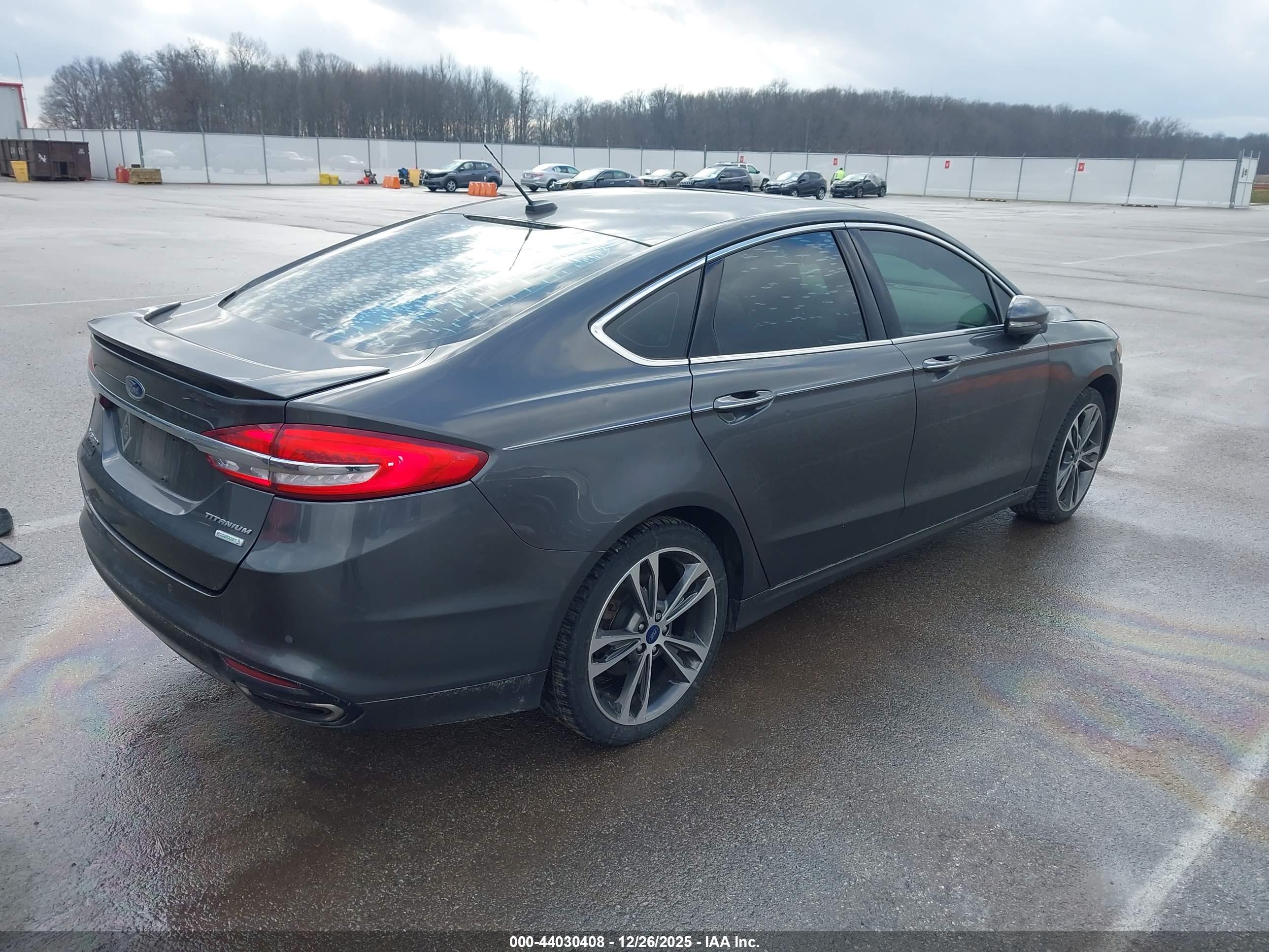 FORD FUSION image 4