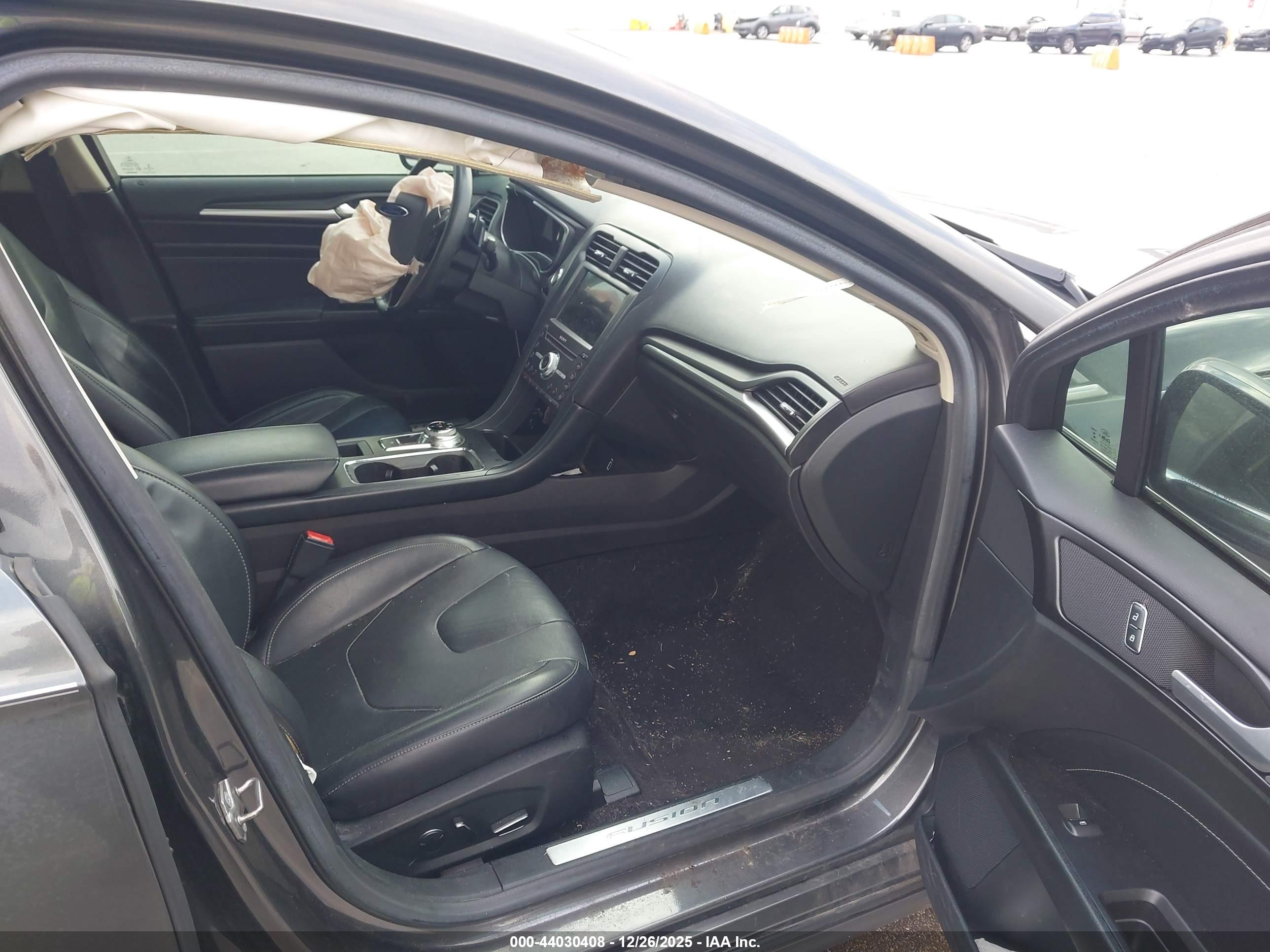 FORD FUSION image 5