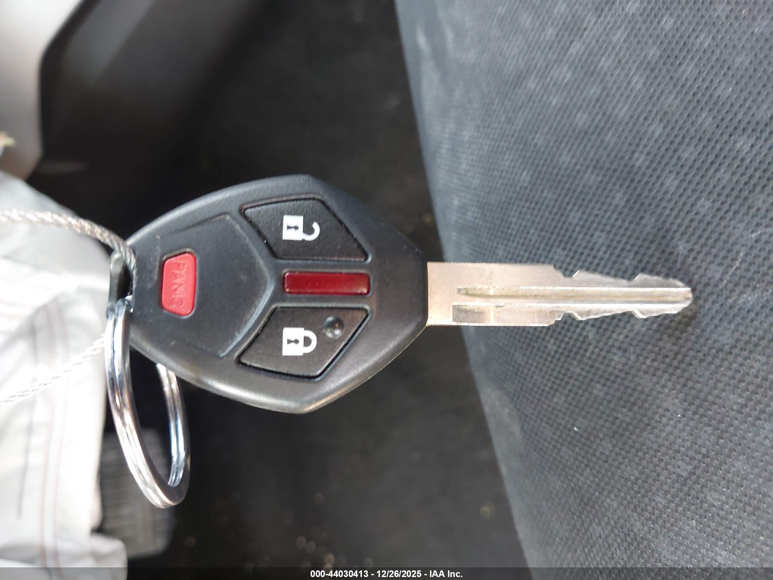 MITSUBISHI OUTLANDER image 11