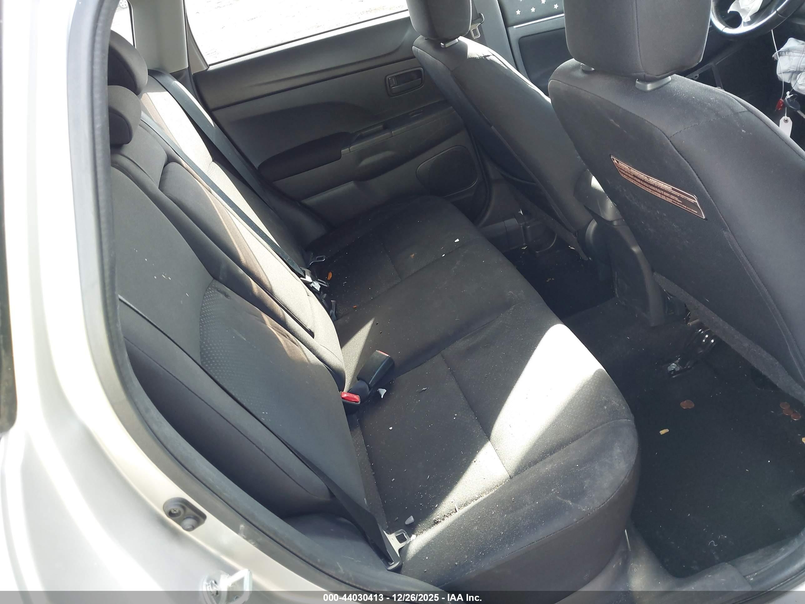 MITSUBISHI OUTLANDER image 8