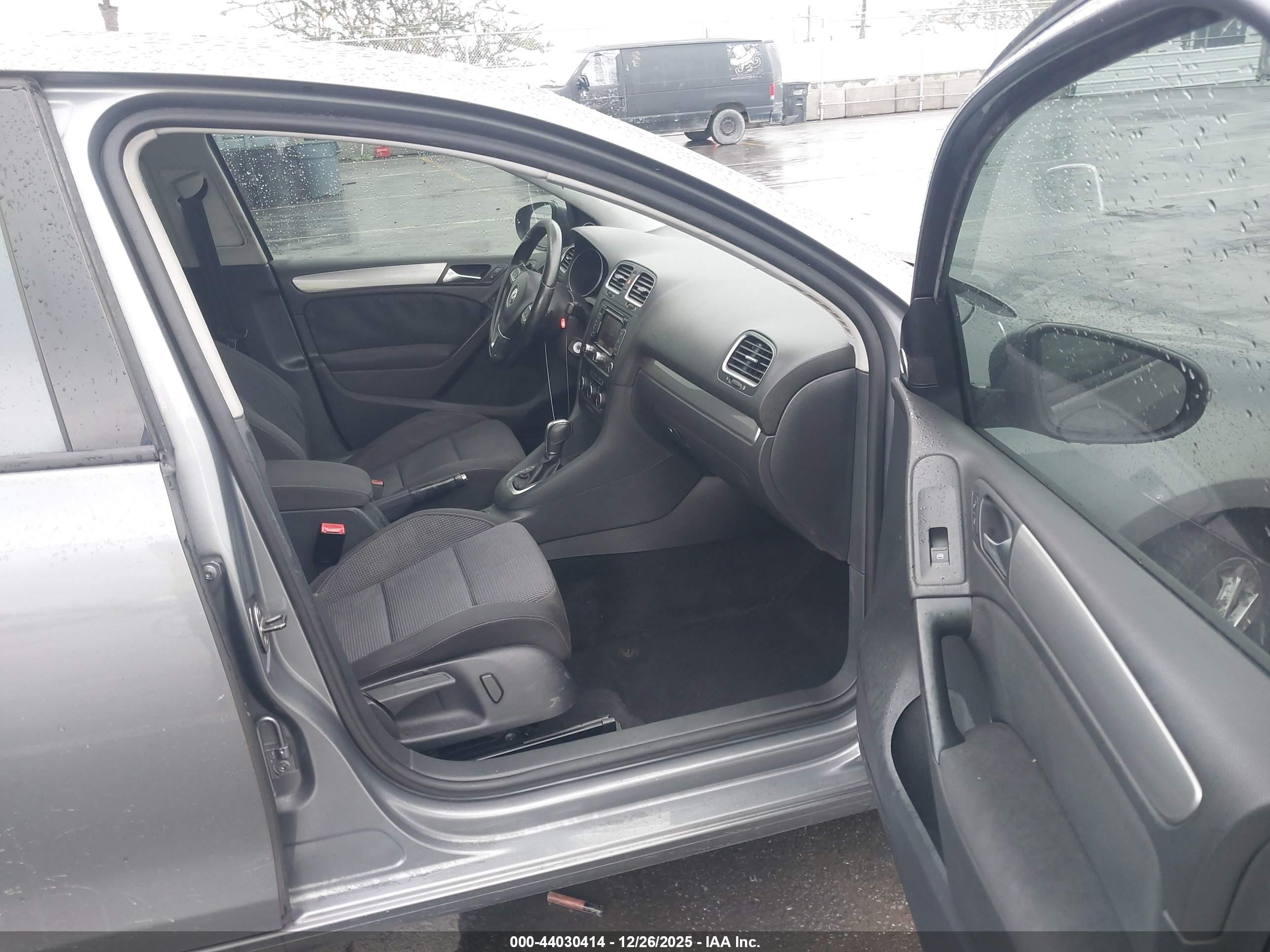 VOLKSWAGEN GOLF image 5