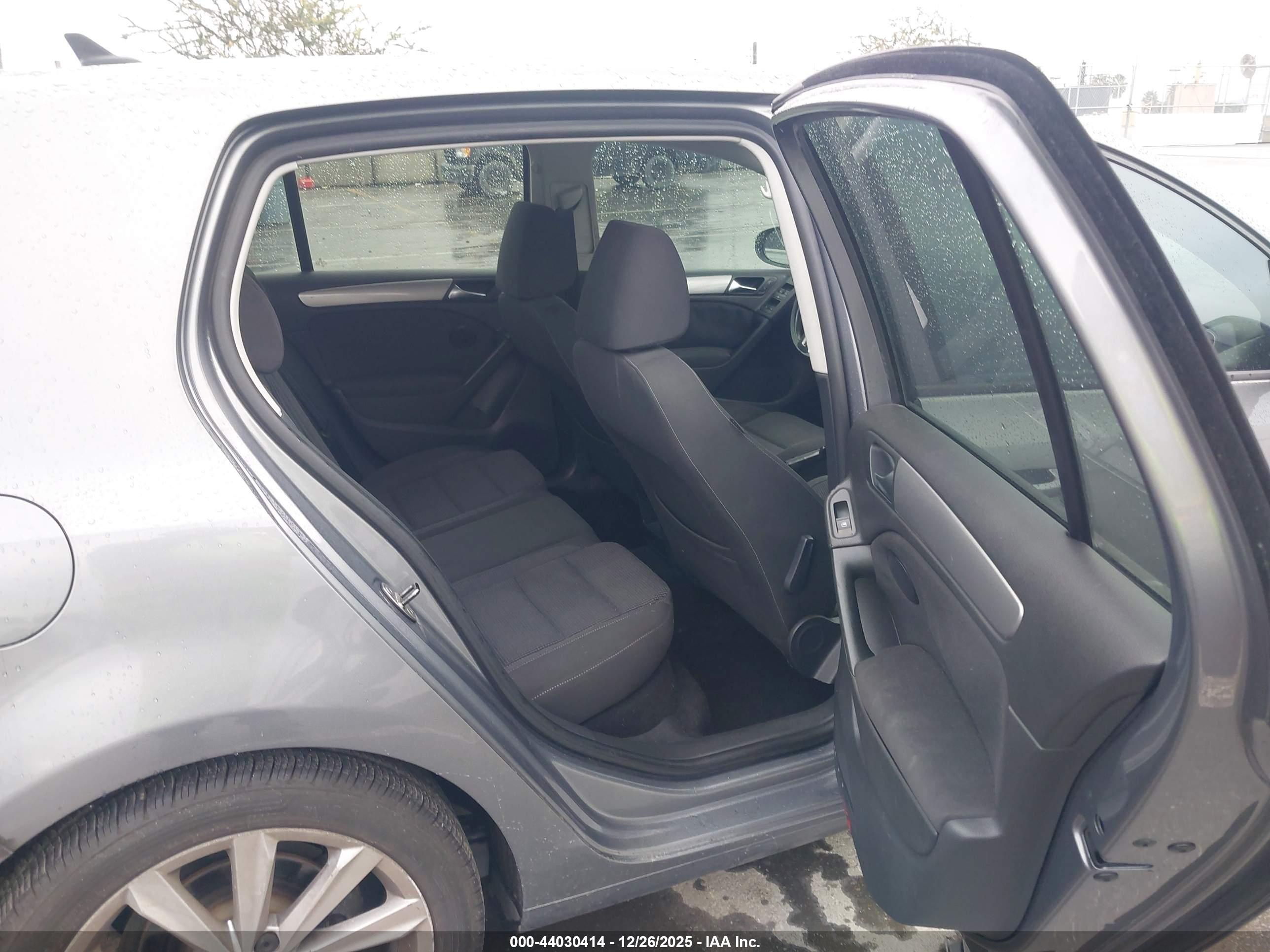 VOLKSWAGEN GOLF image 8