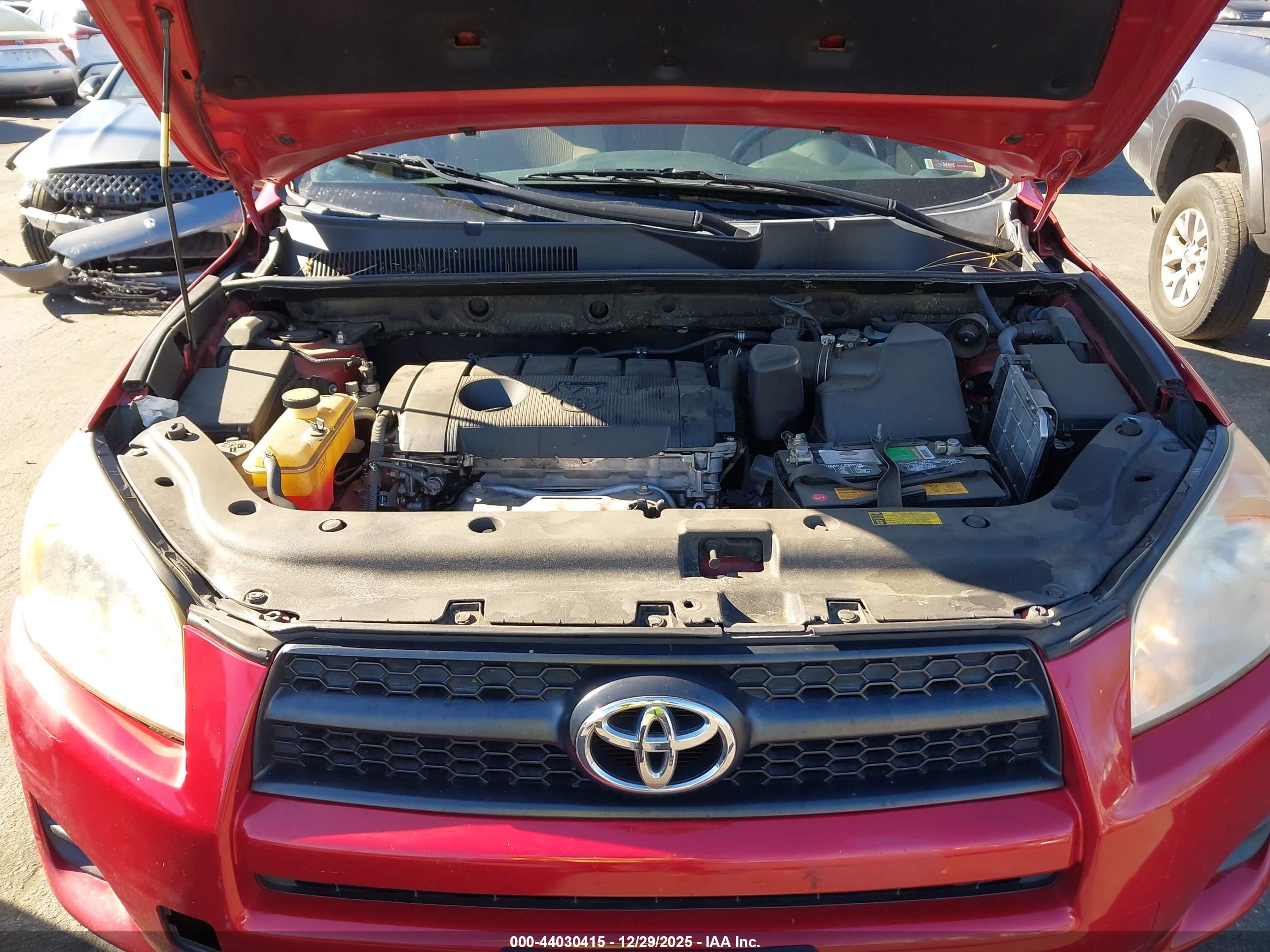 TOYOTA RAV4 image 10