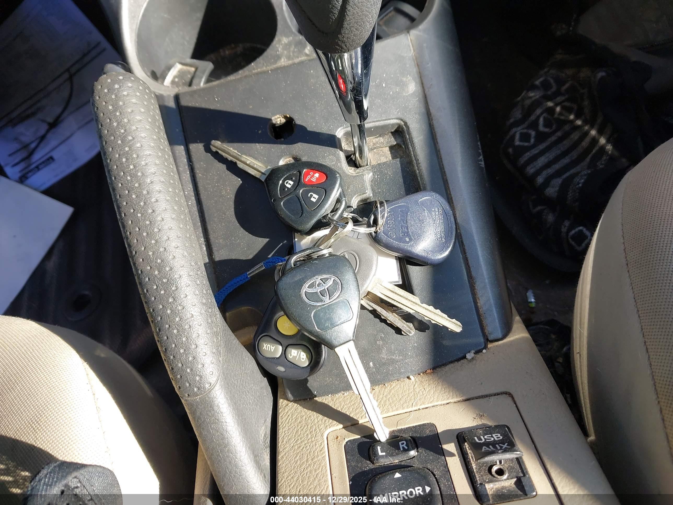 TOYOTA RAV4 image 11