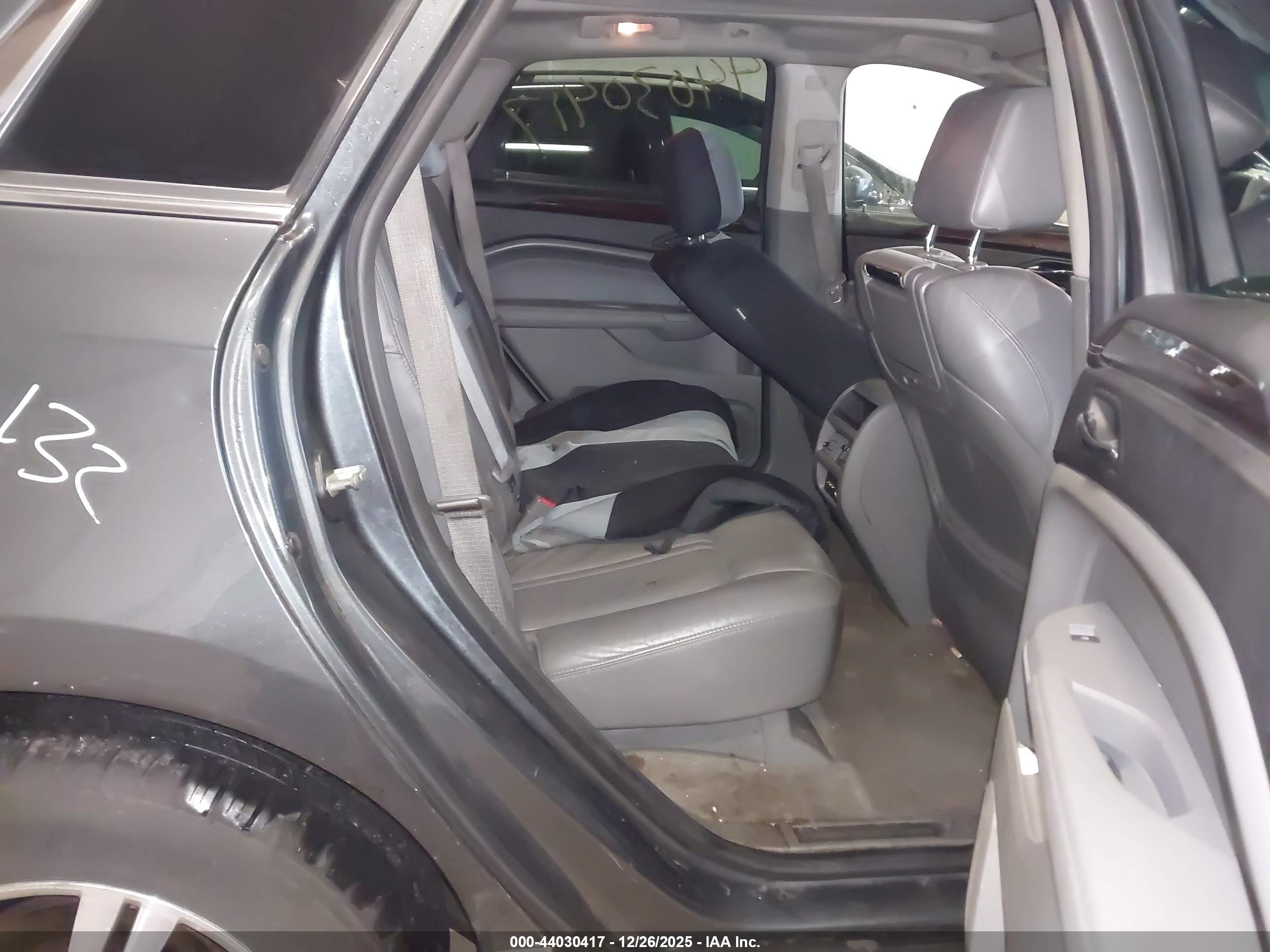 CADILLAC SRX image 8