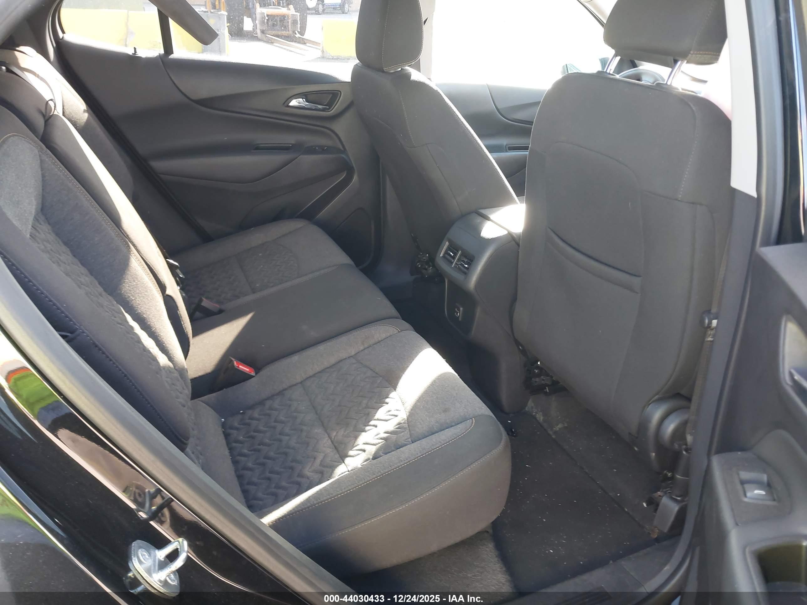 CHEVROLET EQUINOX image 8