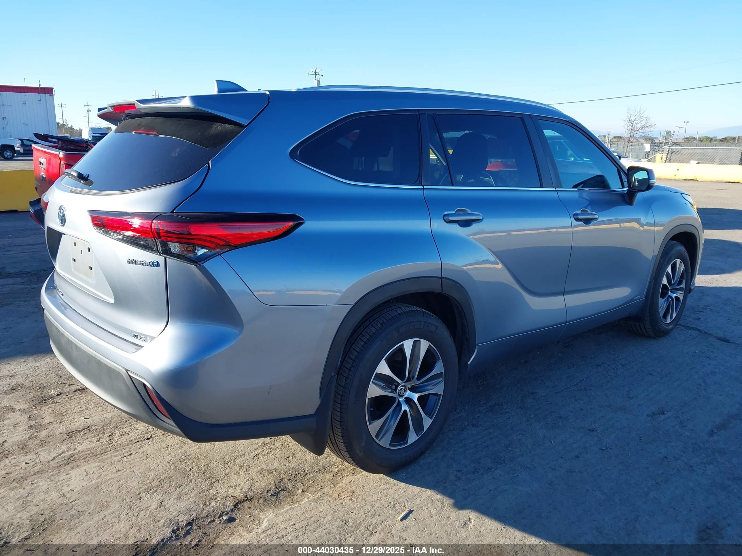 TOYOTA HIGHLANDER image 4