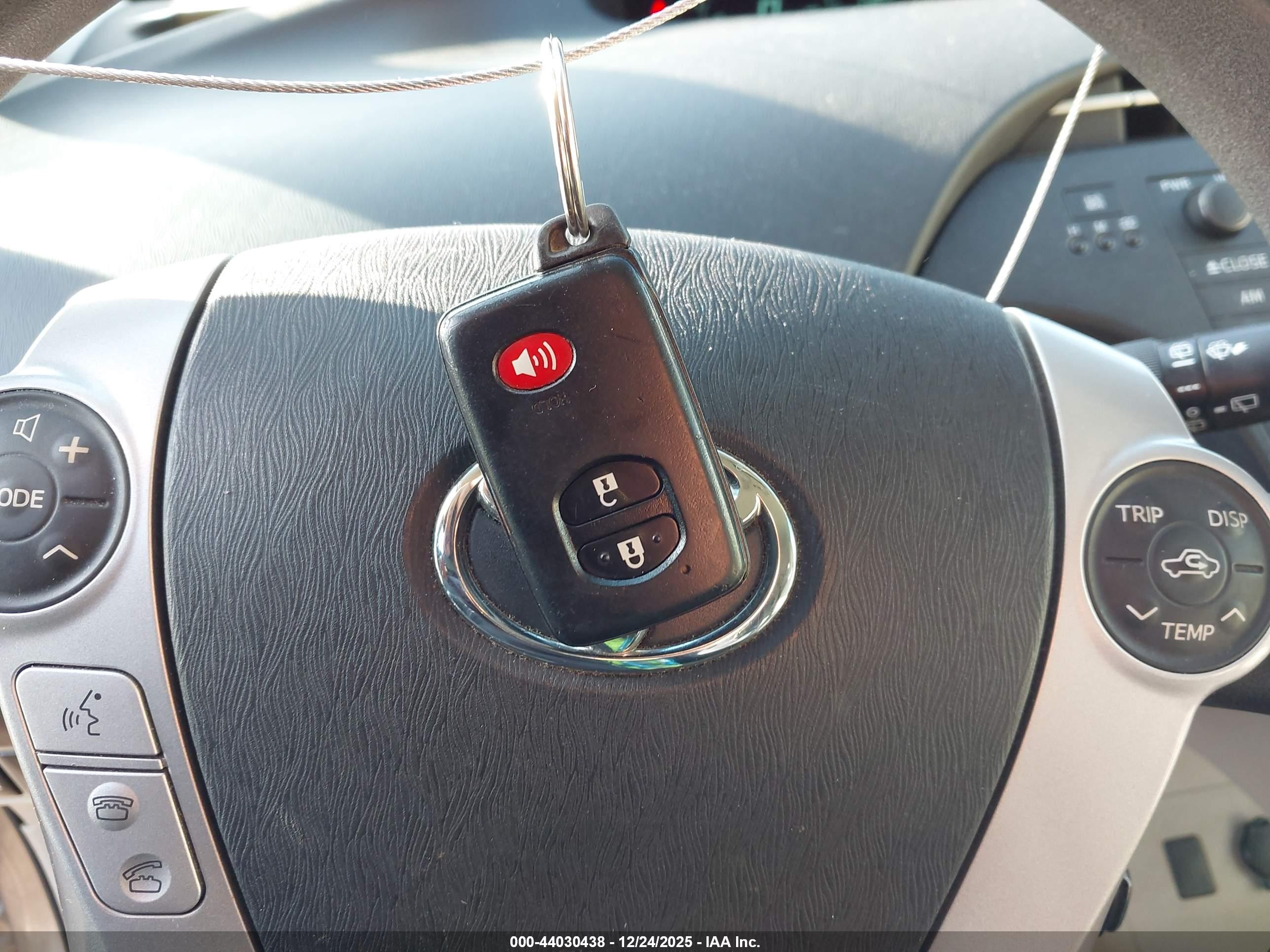 TOYOTA PRIUS image 11