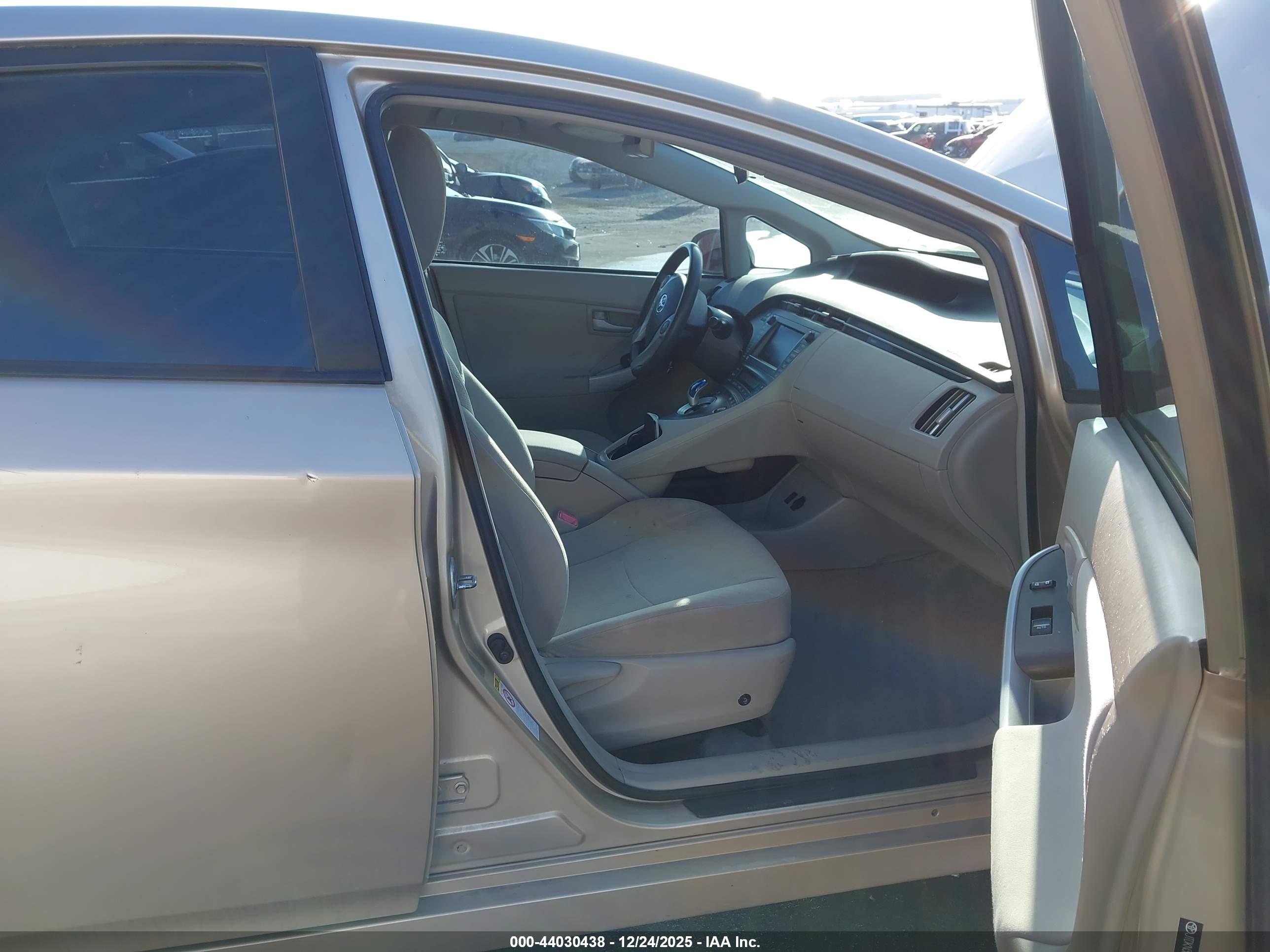 TOYOTA PRIUS image 5