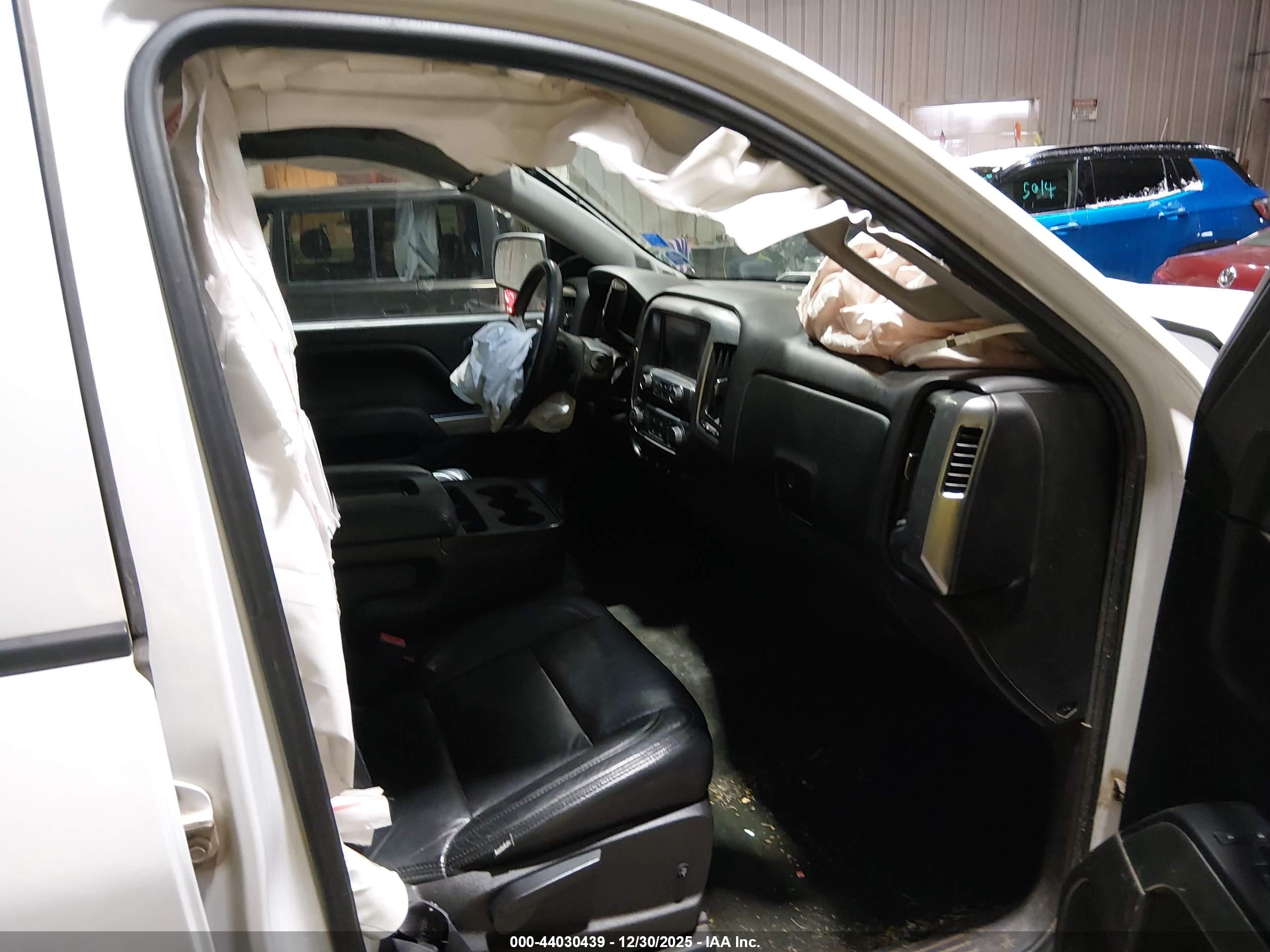 CHEVROLET SILVERADO image 5