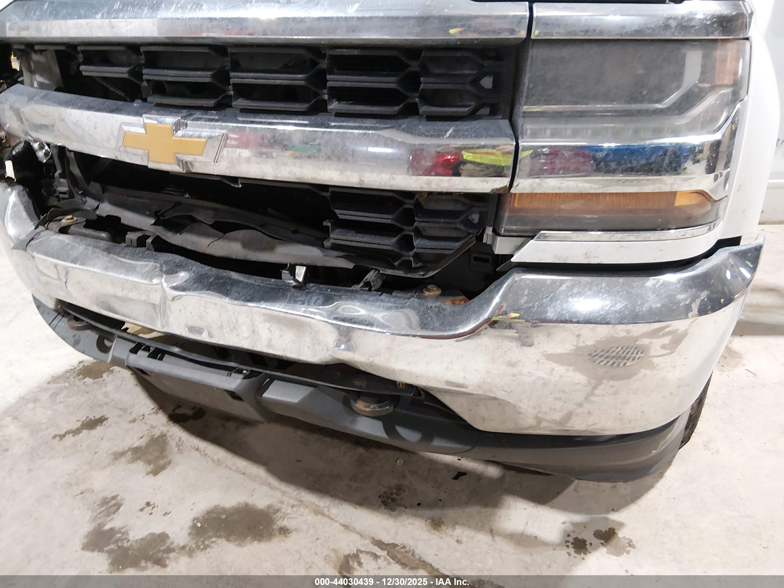 CHEVROLET SILVERADO image 6