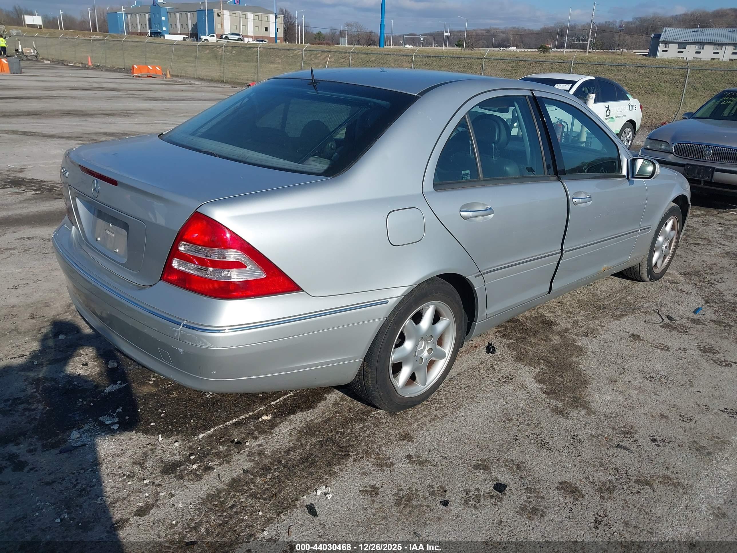 MERCEDES-BENZ C image 4