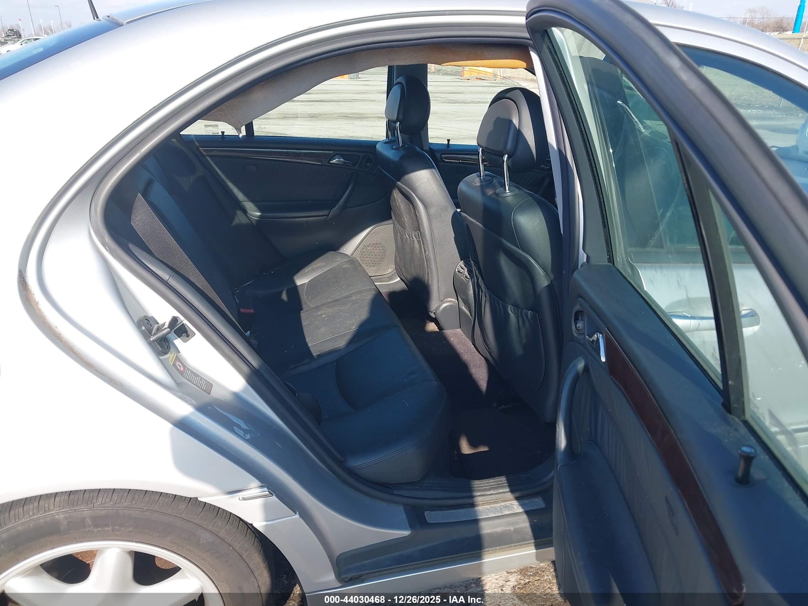 MERCEDES-BENZ C image 8