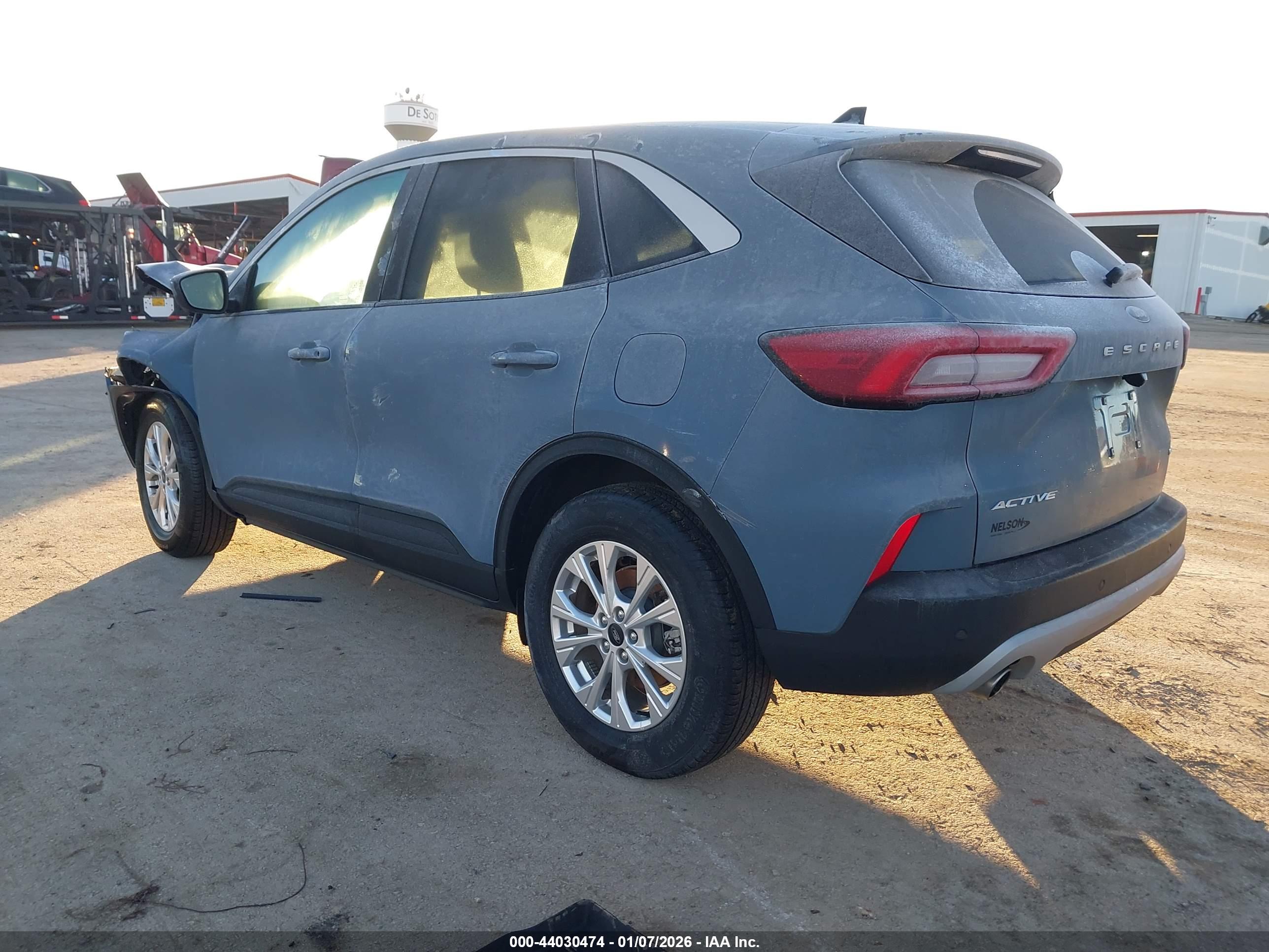 FORD ESCAPE image 3