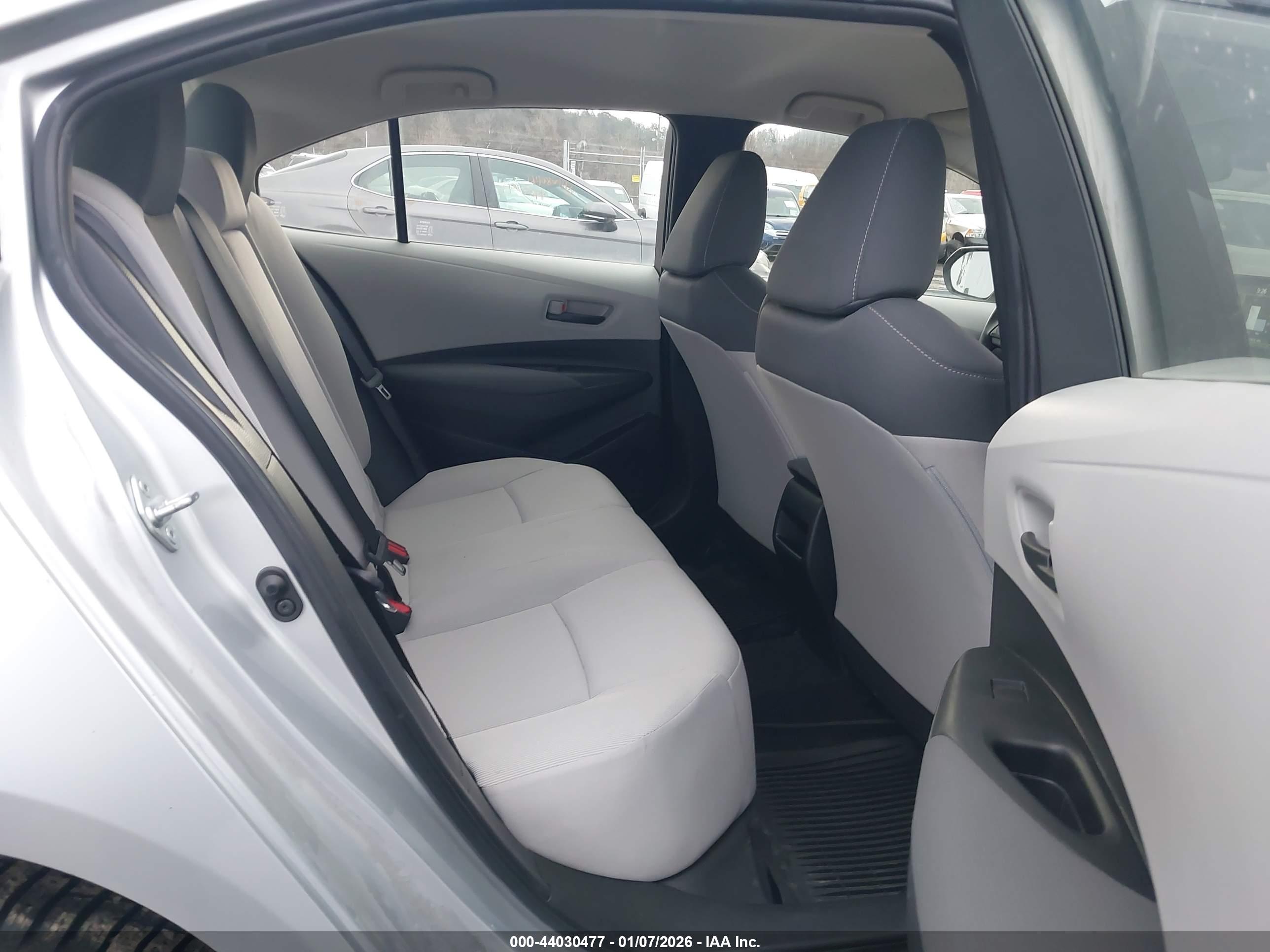 TOYOTA COROLLA image 8