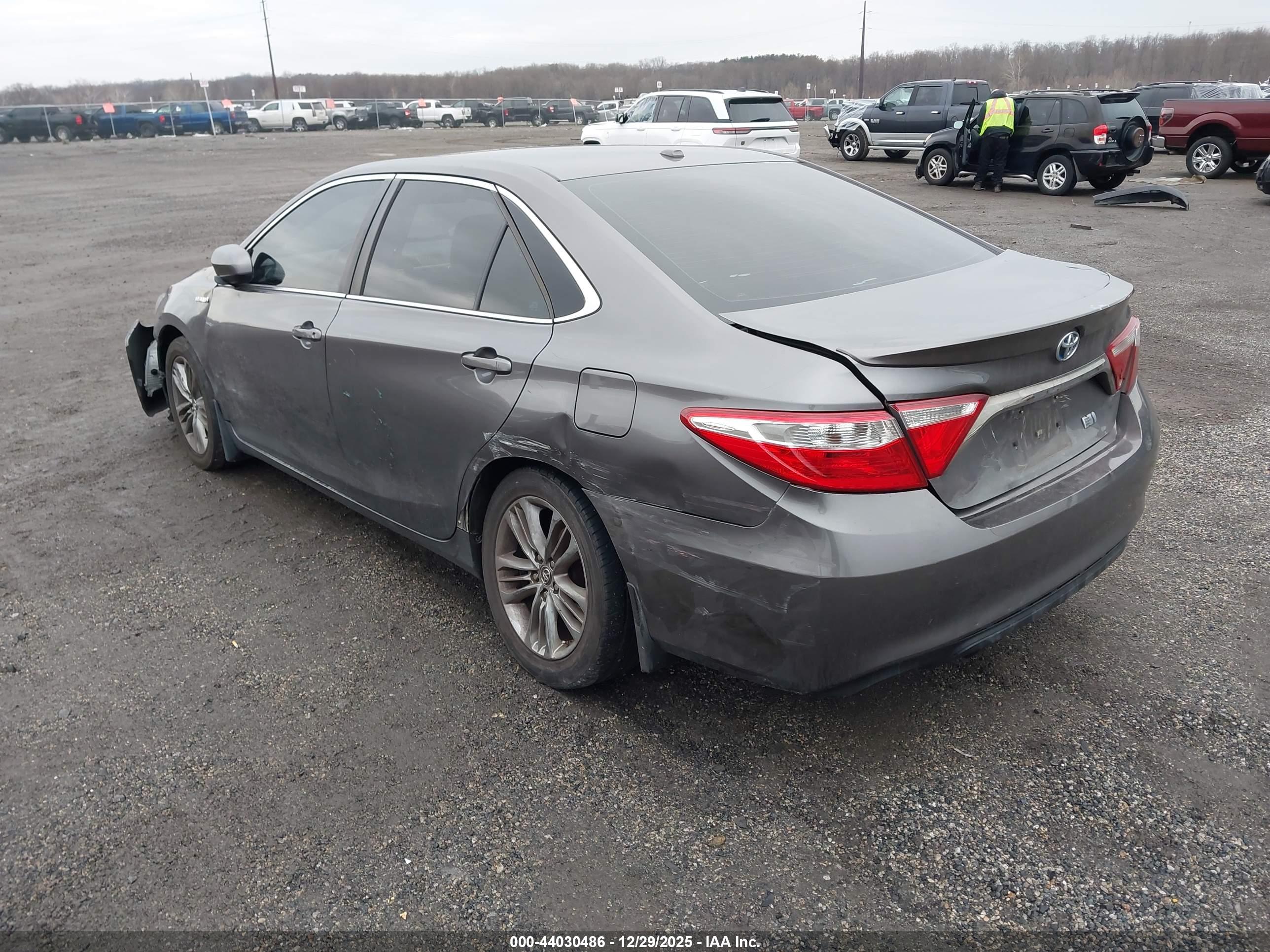 TOYOTA CAMRY image 3