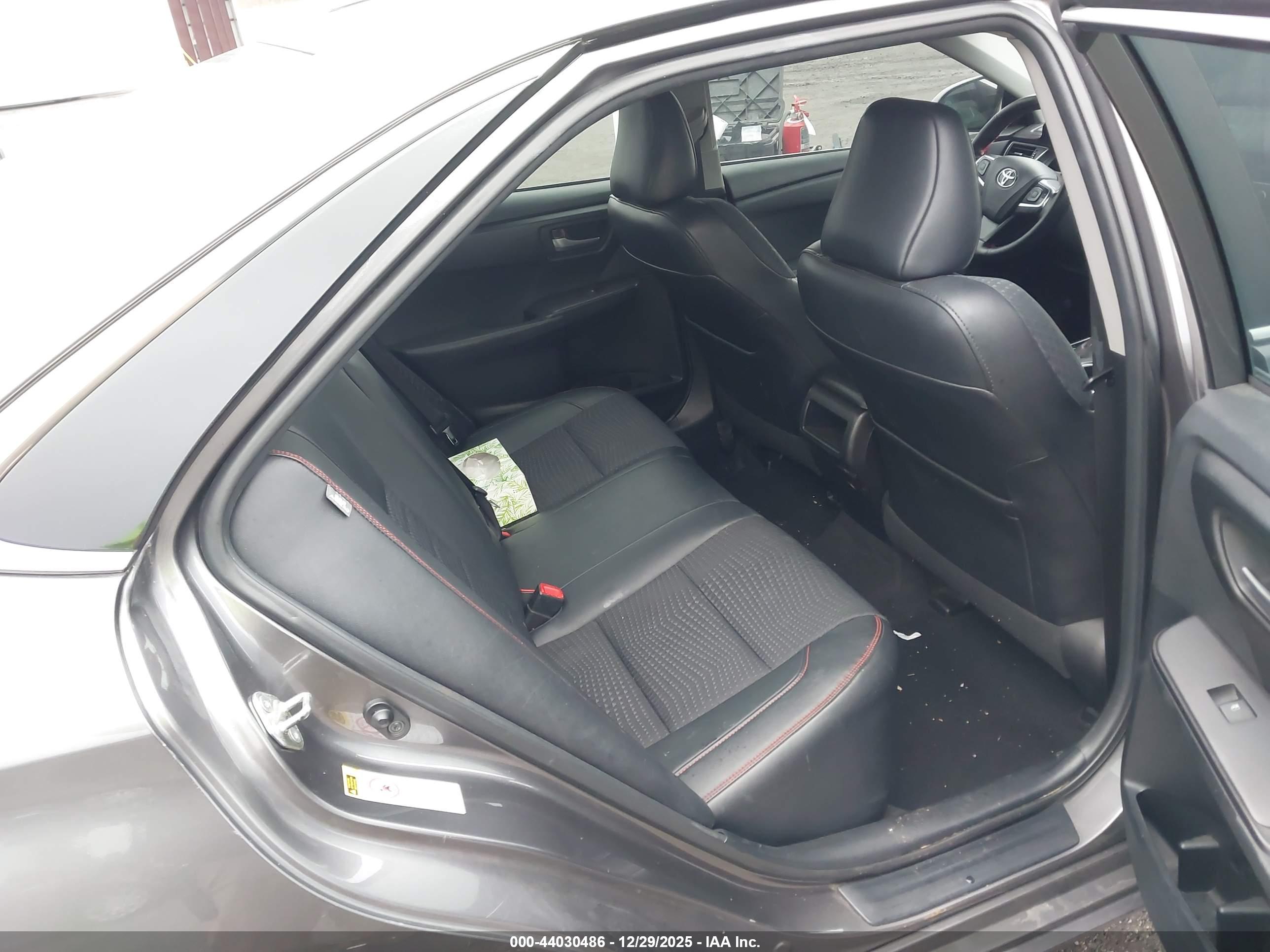 TOYOTA CAMRY image 8