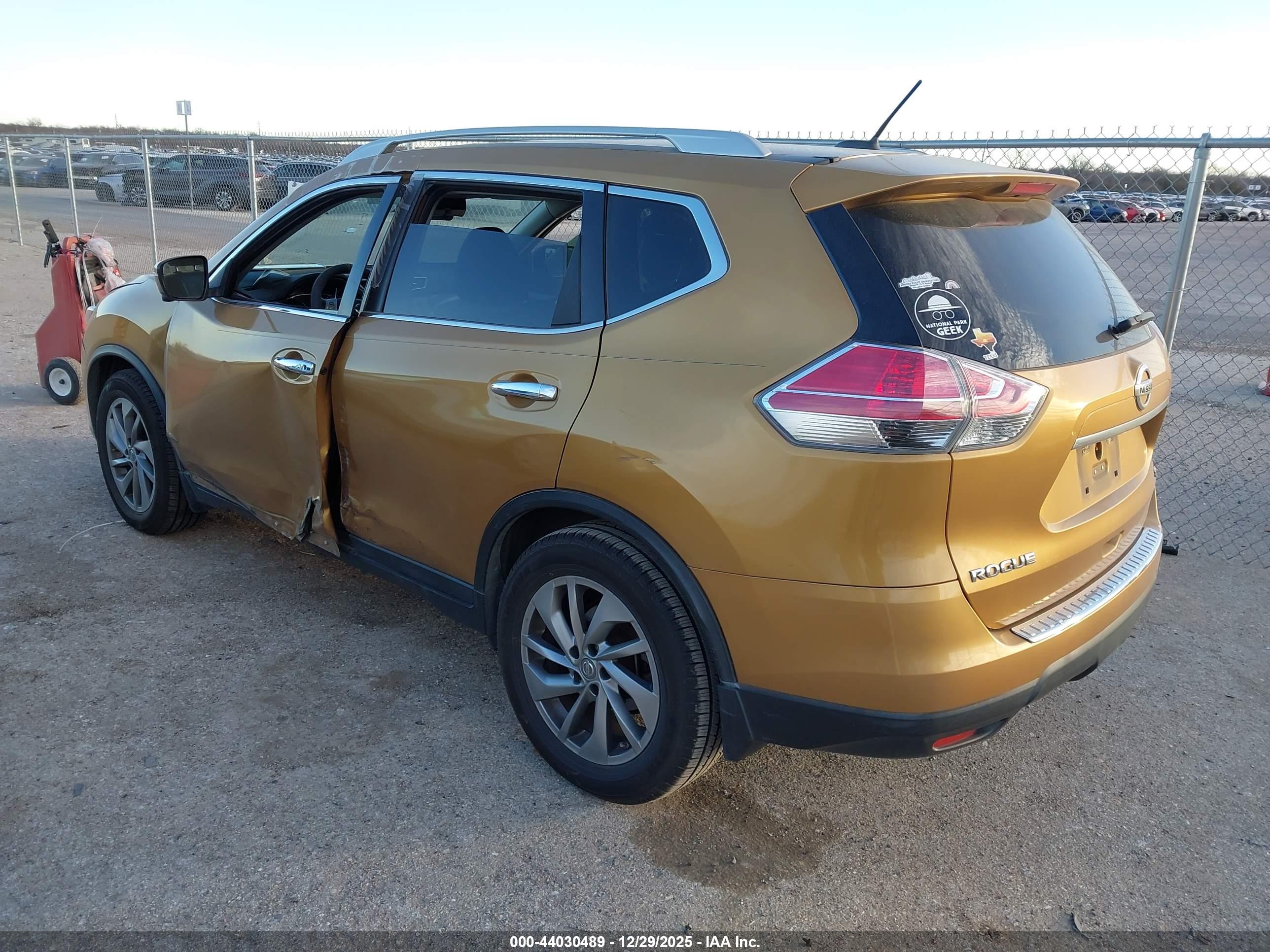 NISSAN ROGUE image 3