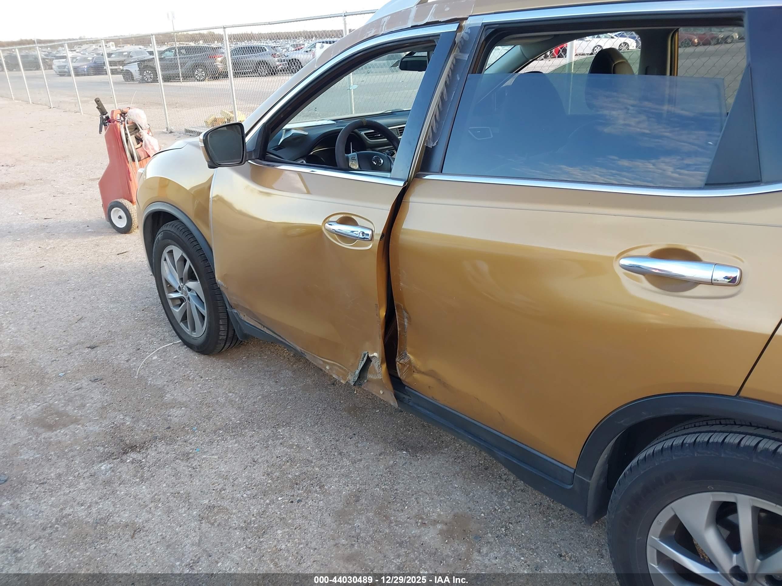 NISSAN ROGUE image 6