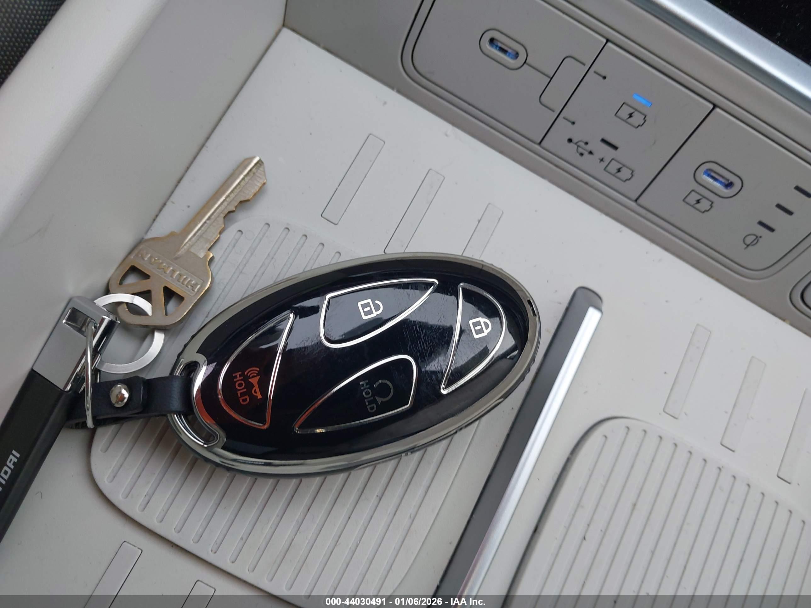 HYUNDAI SANTA image 11