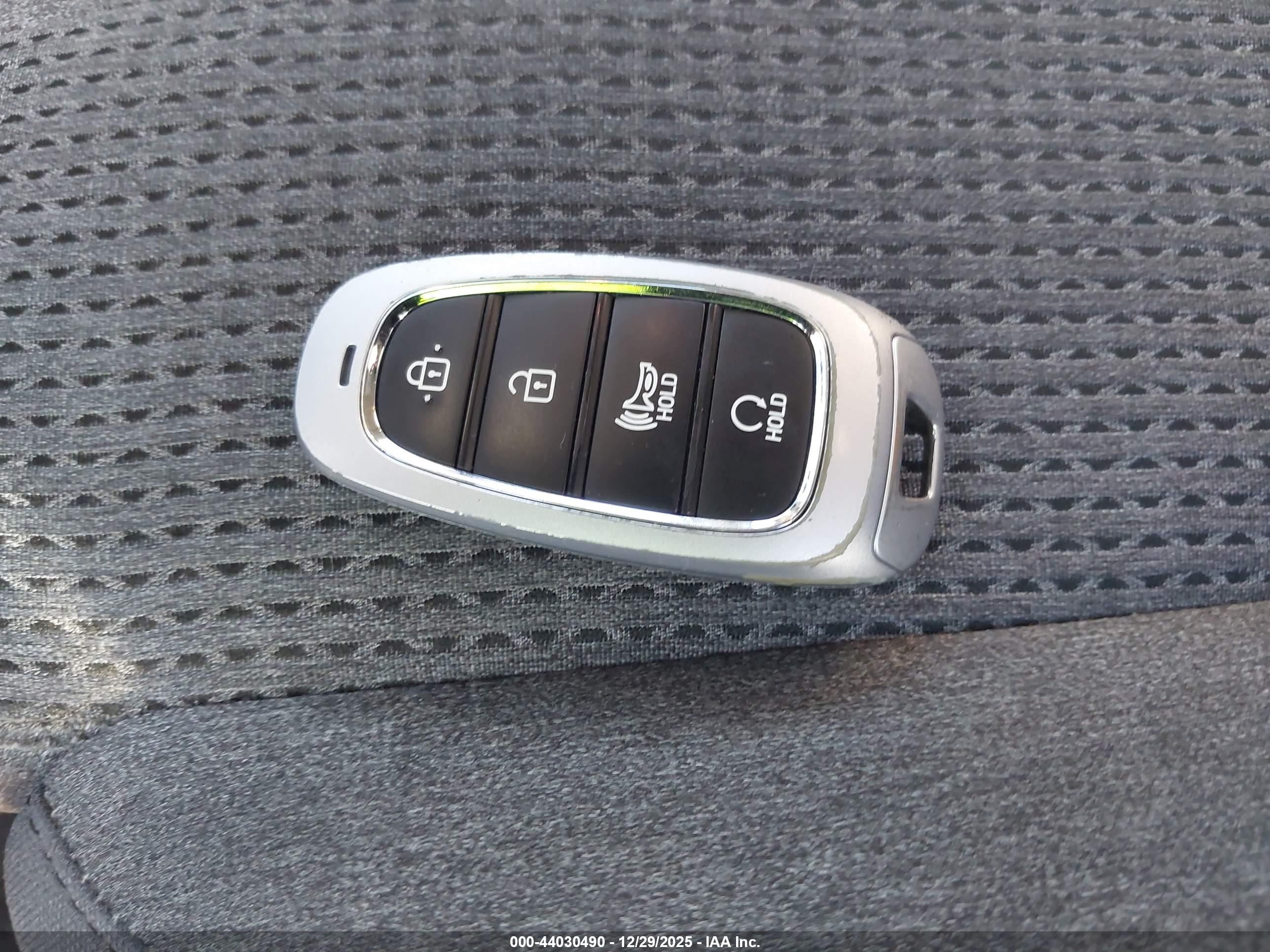 HYUNDAI SANTA image 11