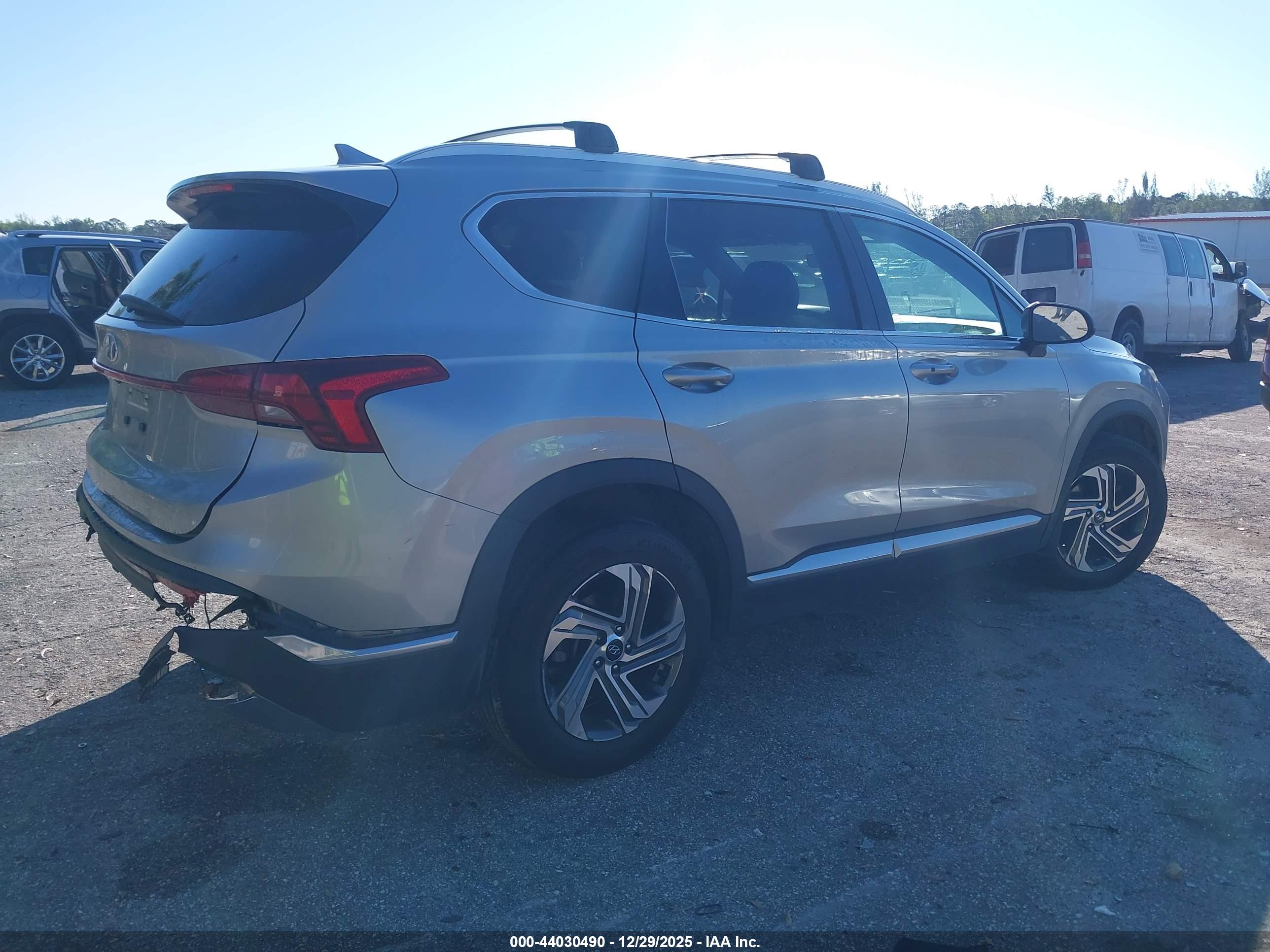 HYUNDAI SANTA image 4