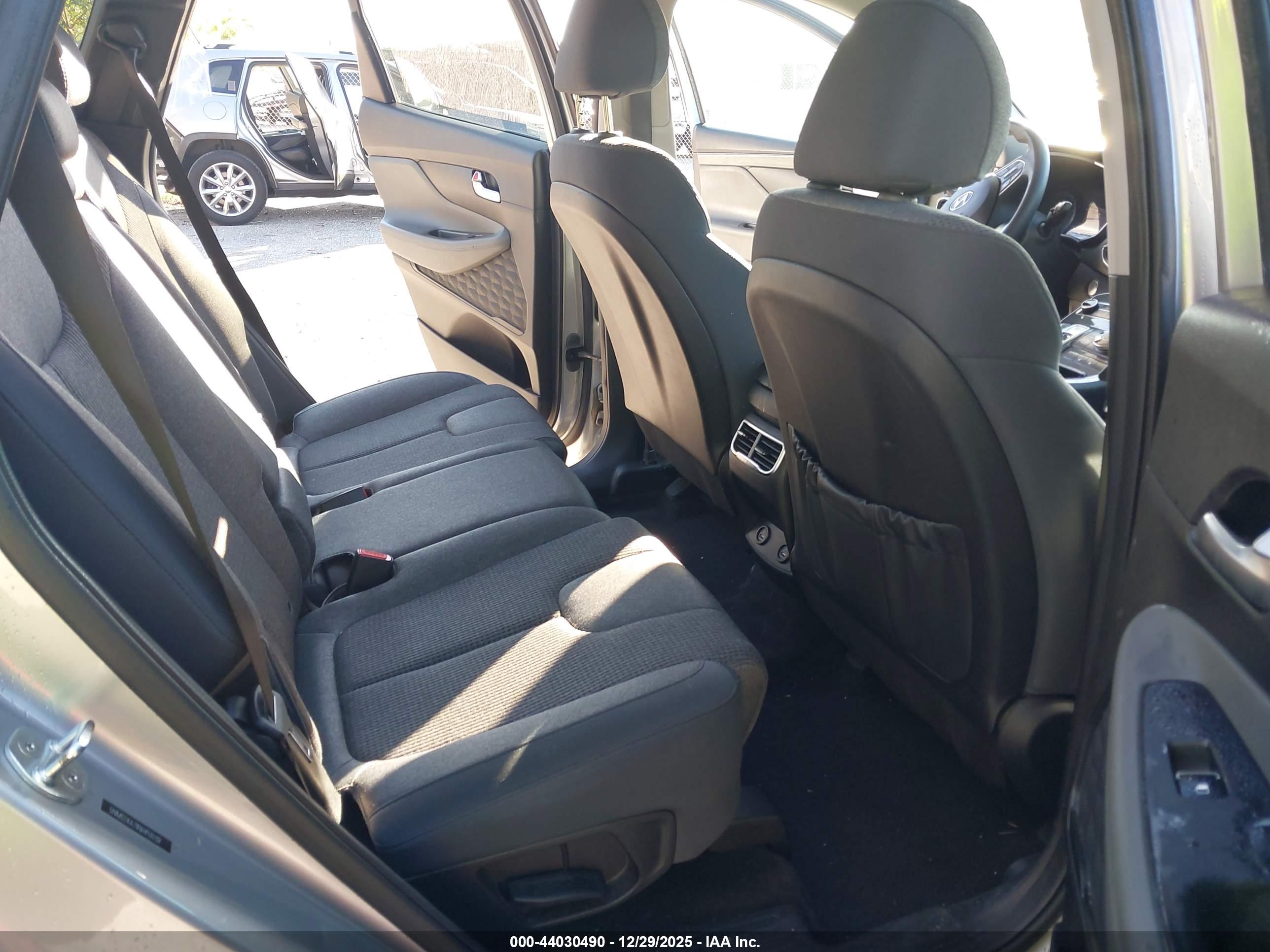 HYUNDAI SANTA image 8