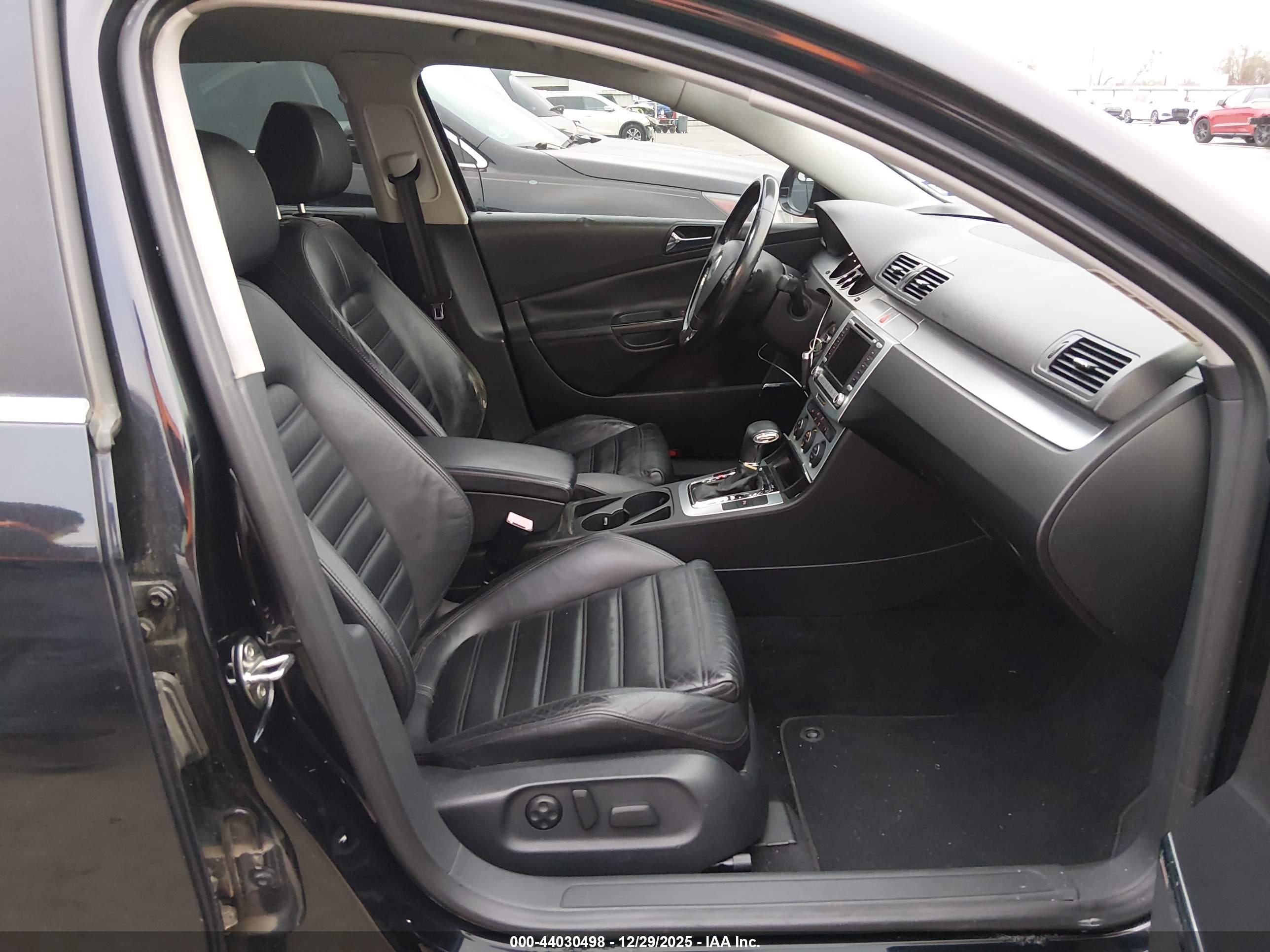 VOLKSWAGEN PASSAT image 5