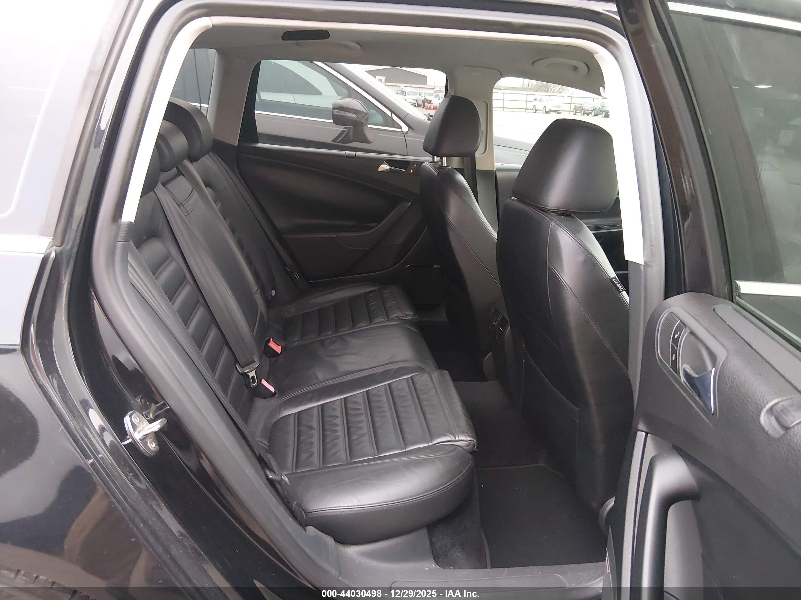 VOLKSWAGEN PASSAT image 8