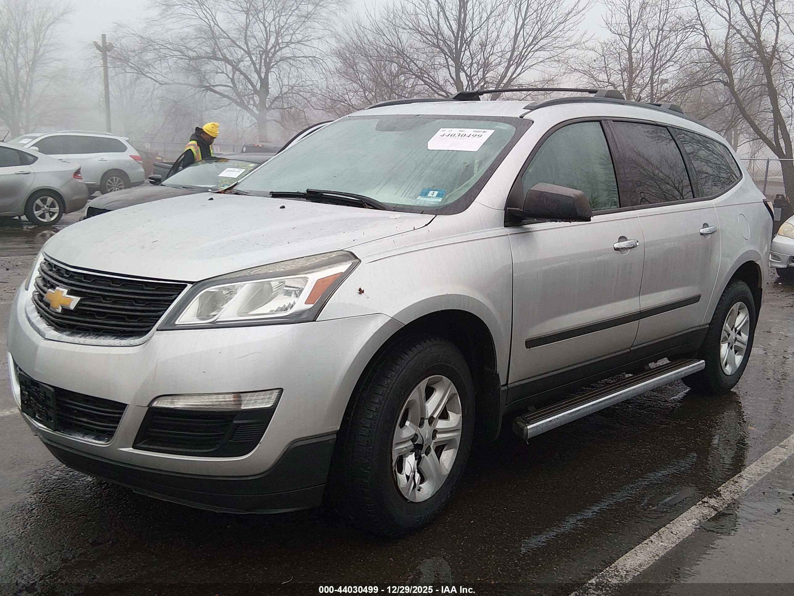 CHEVROLET TRAVERSE image 2