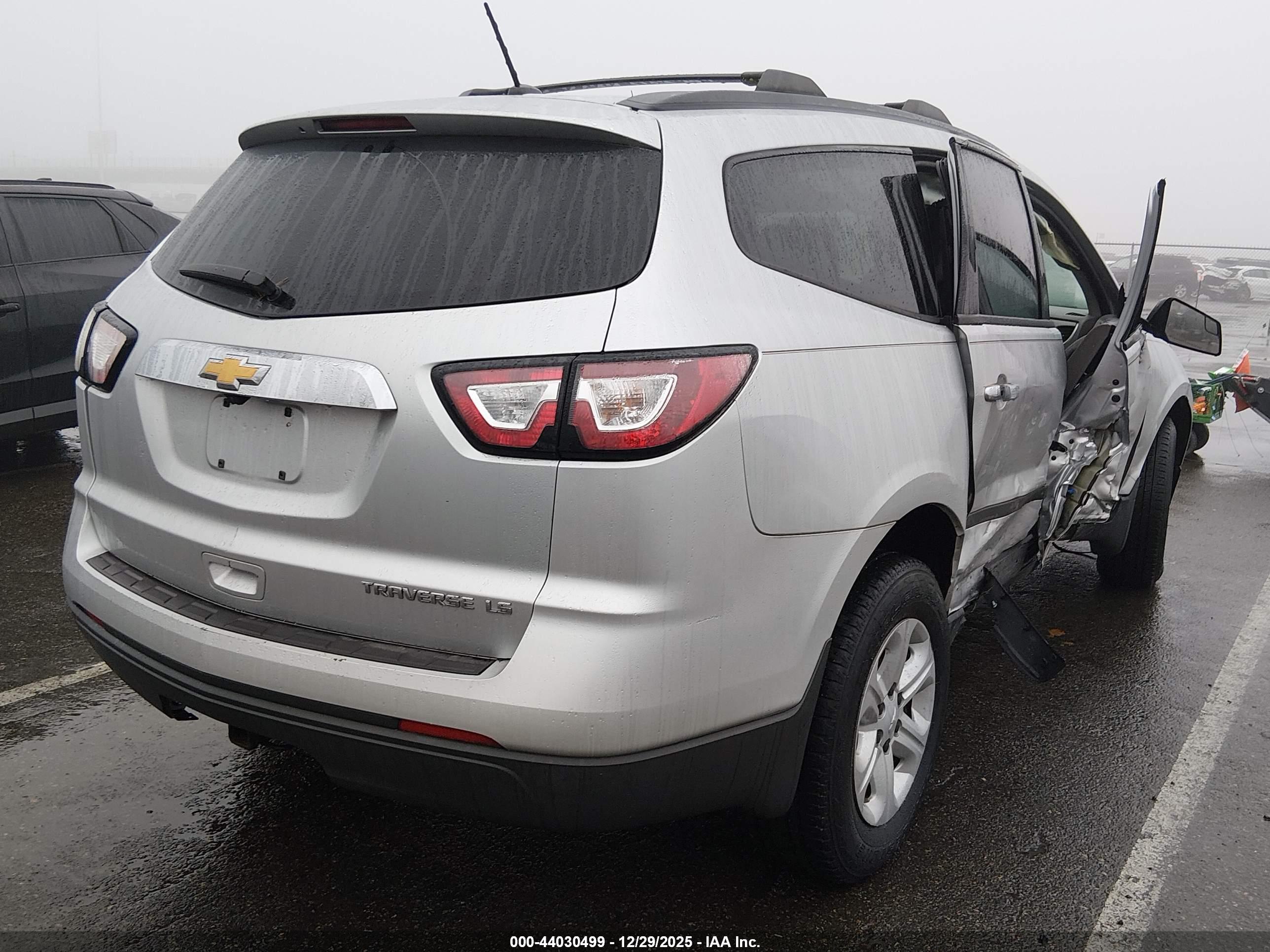 CHEVROLET TRAVERSE image 4