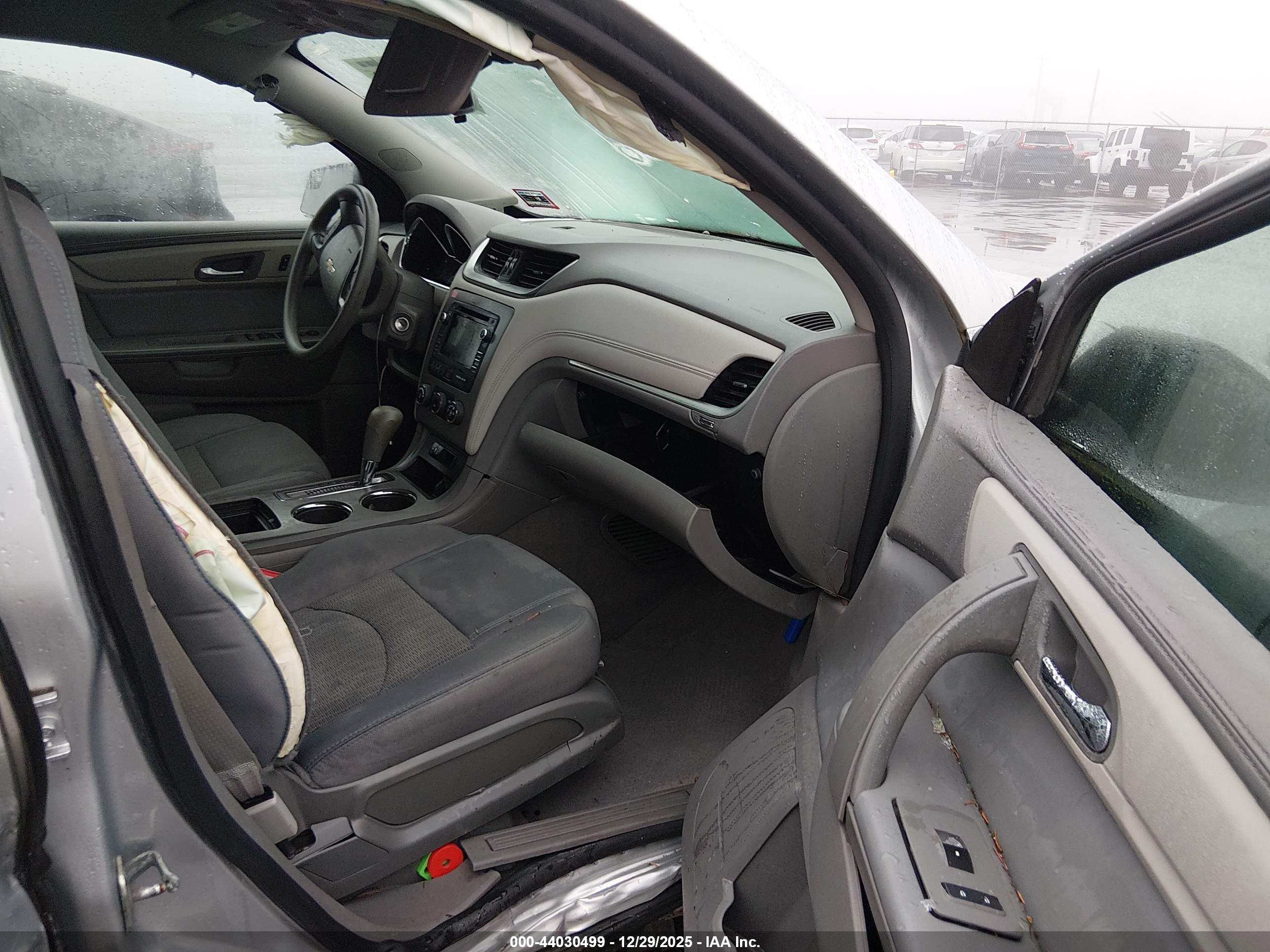 CHEVROLET TRAVERSE image 5