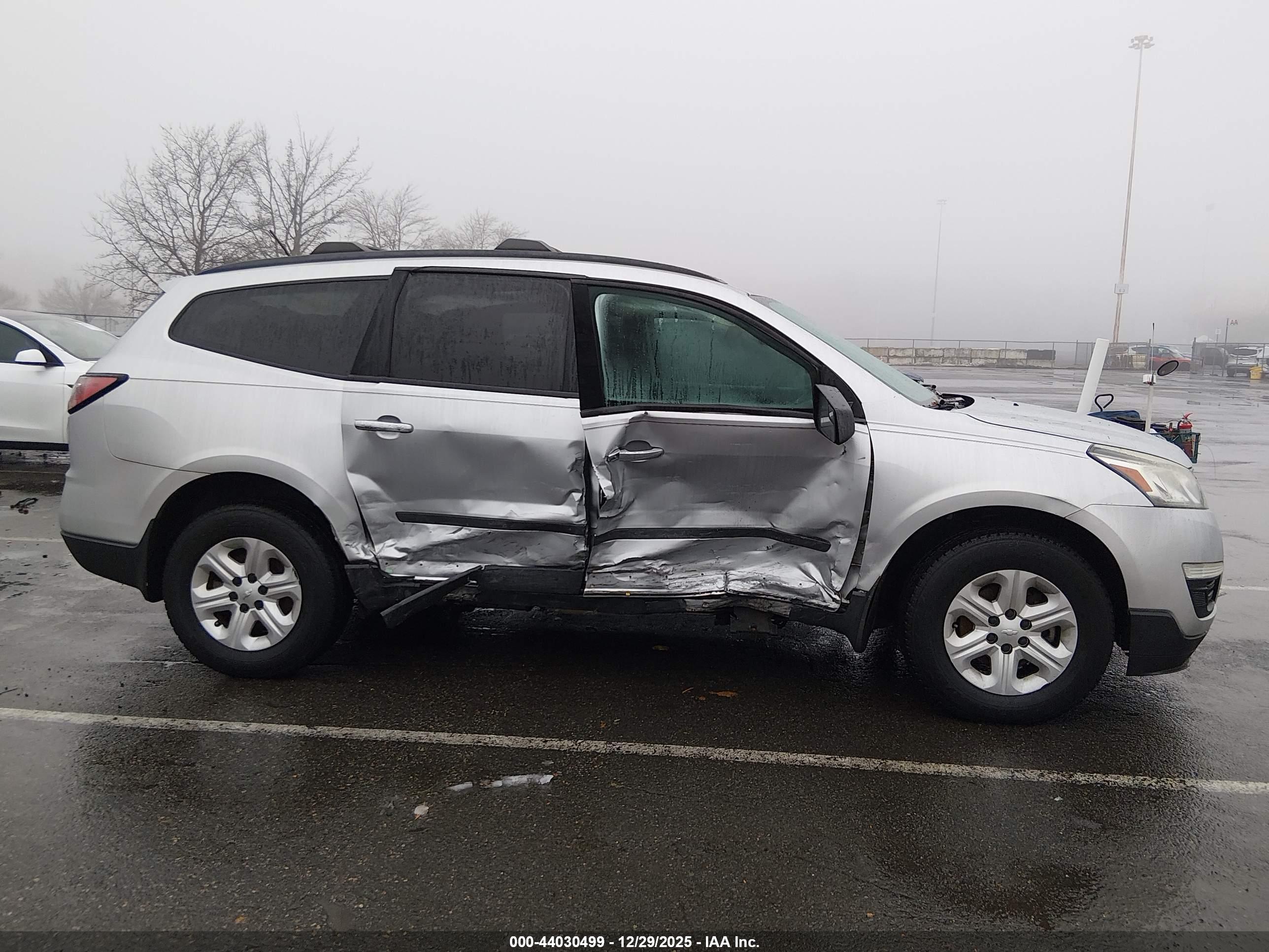 CHEVROLET TRAVERSE image 6
