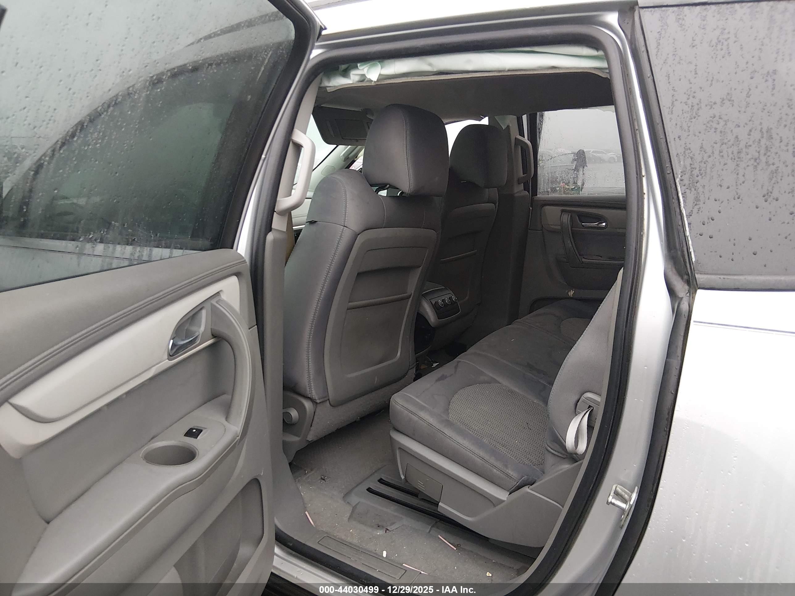 CHEVROLET TRAVERSE image 8