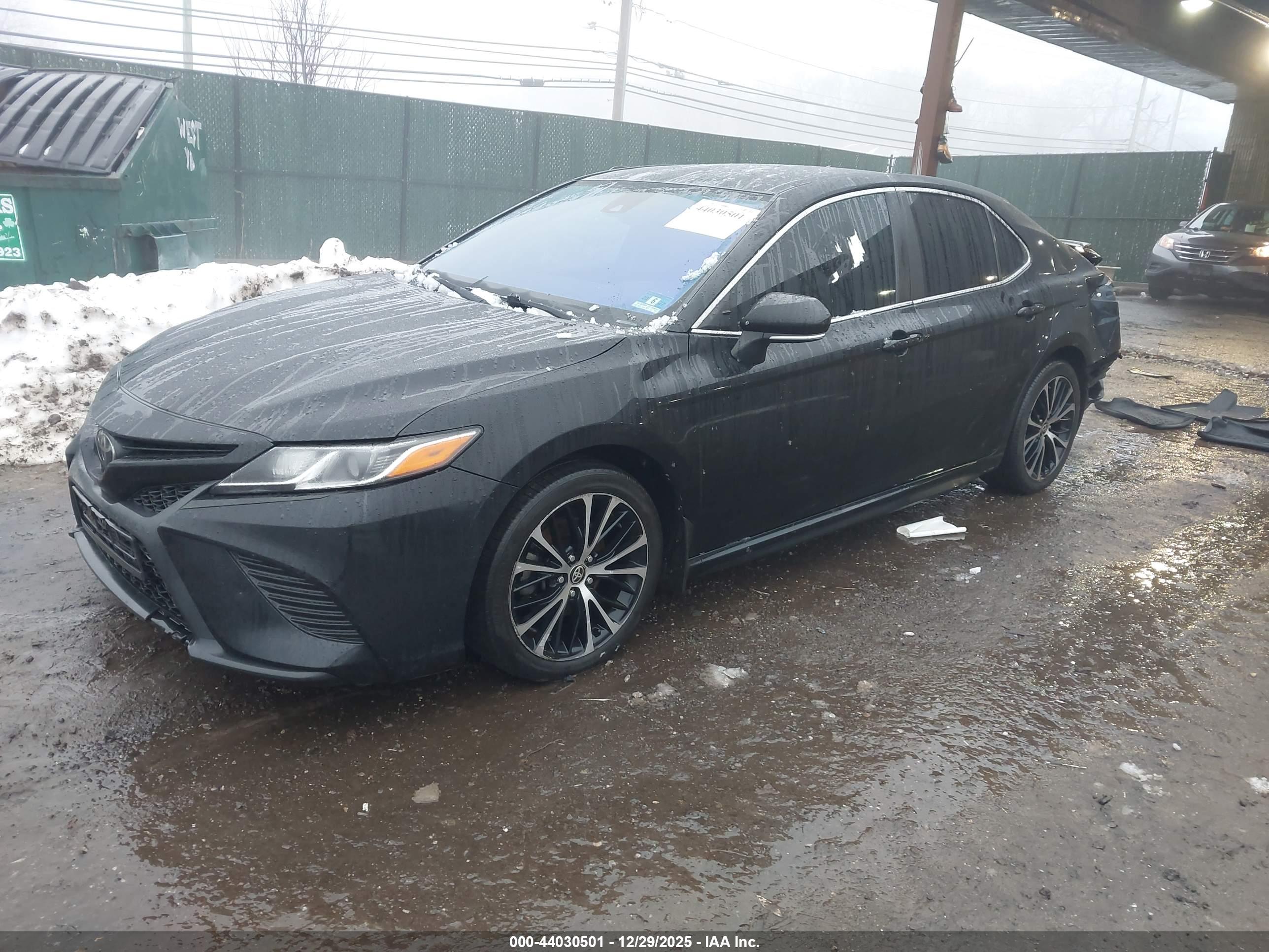 TOYOTA CAMRY image 2