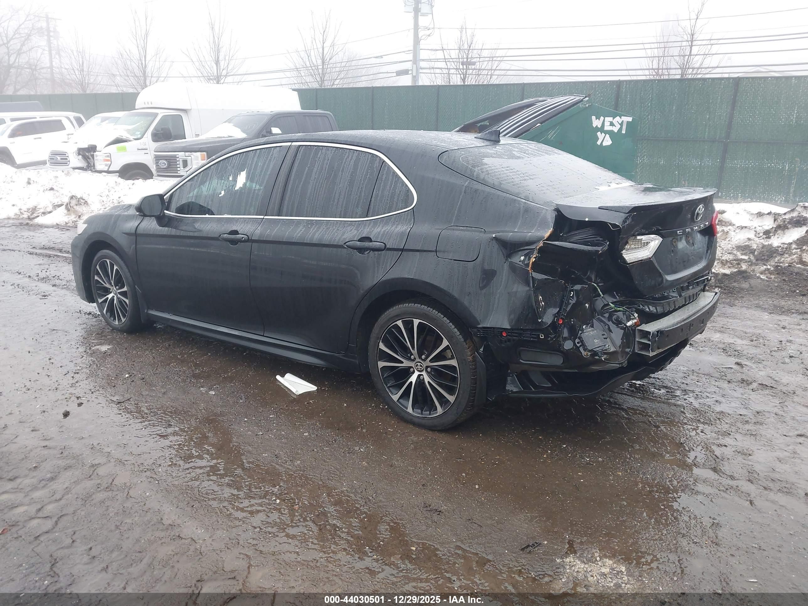 TOYOTA CAMRY image 3