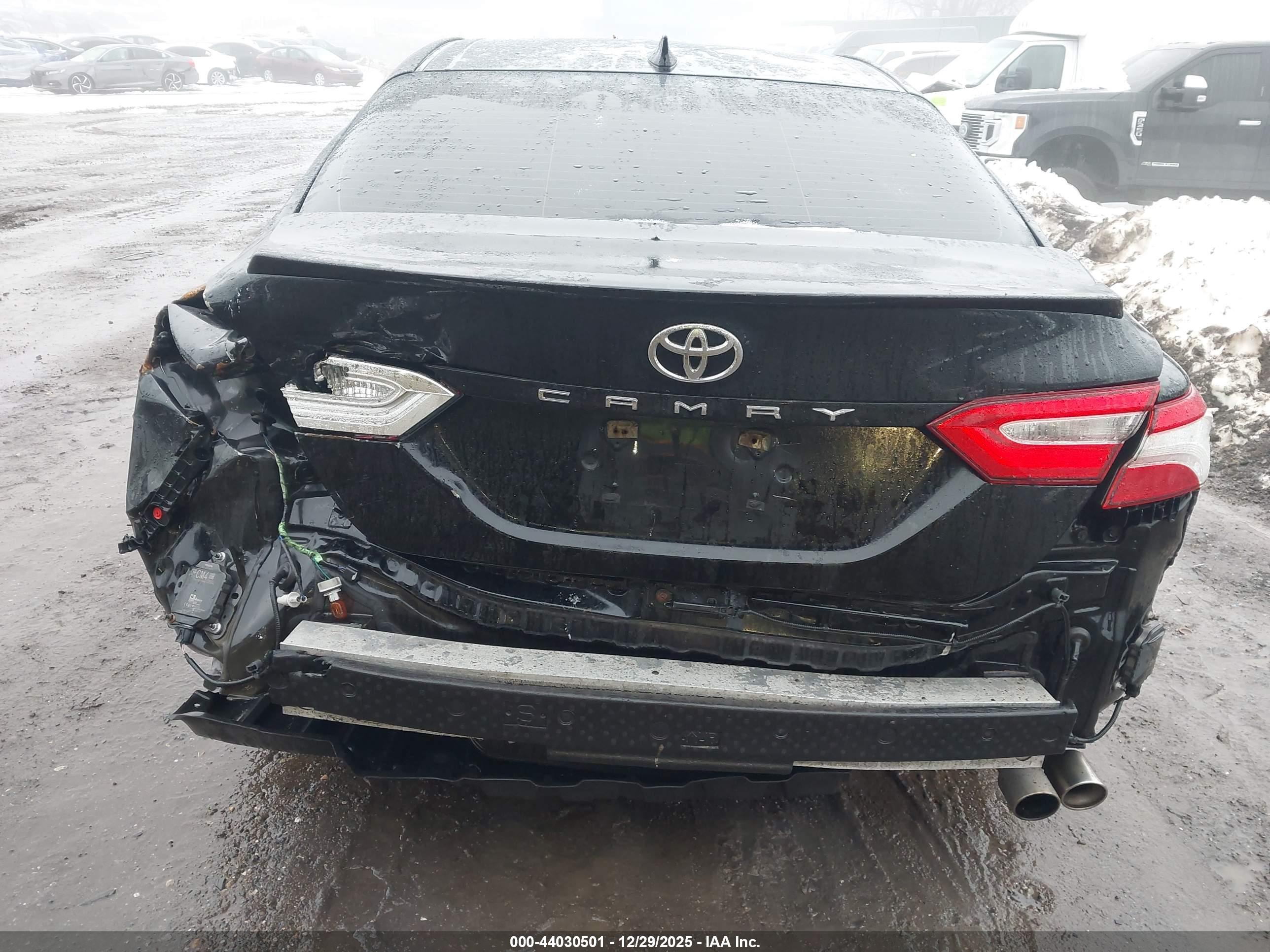TOYOTA CAMRY image 6