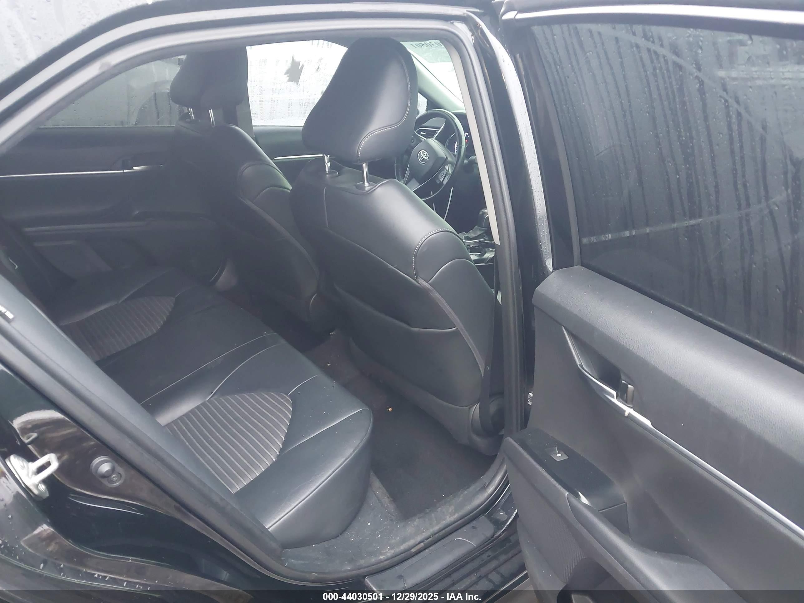TOYOTA CAMRY image 8