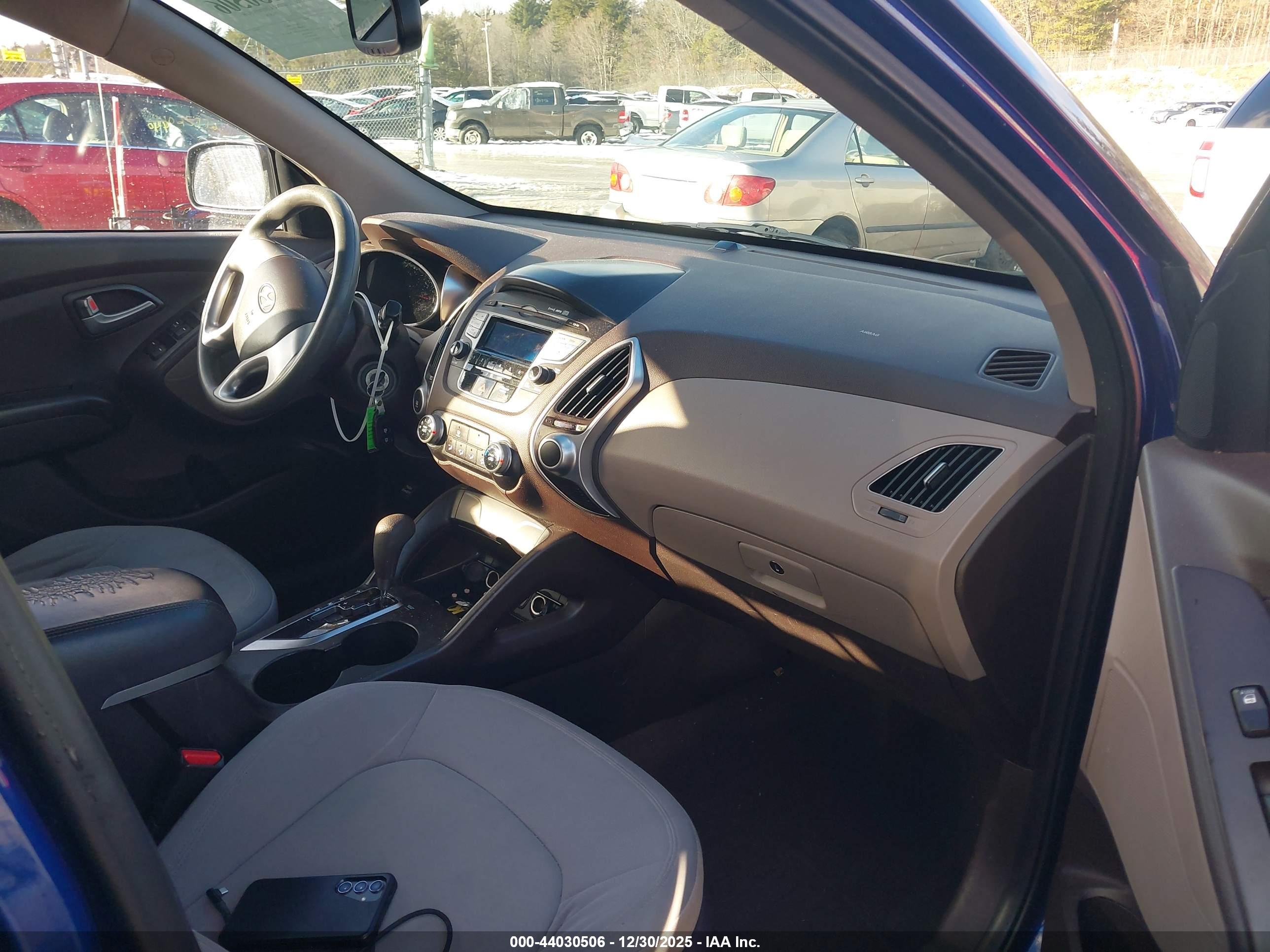 HYUNDAI TUCSON image 5