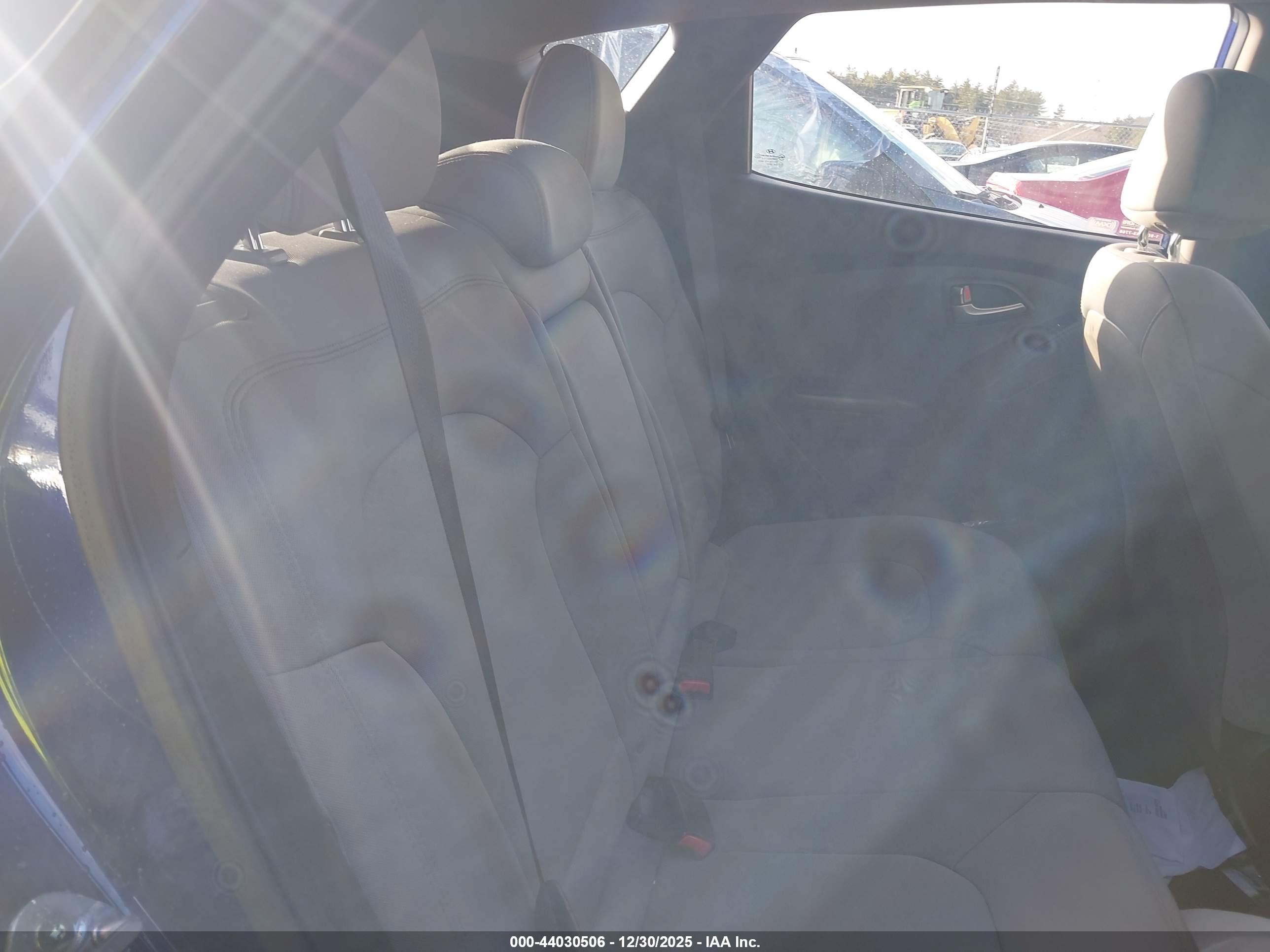 HYUNDAI TUCSON image 8