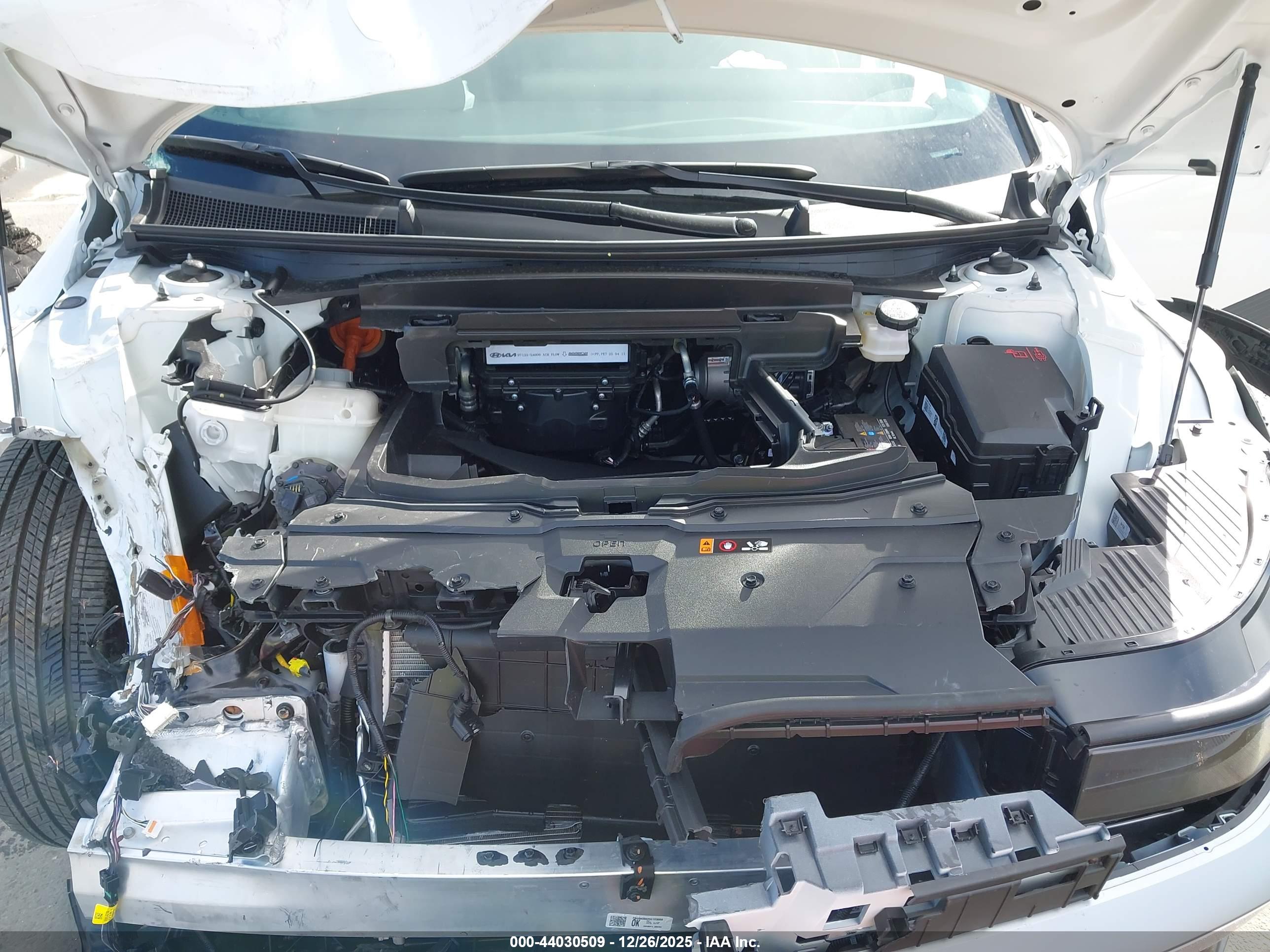 HYUNDAI IONIQ image 10