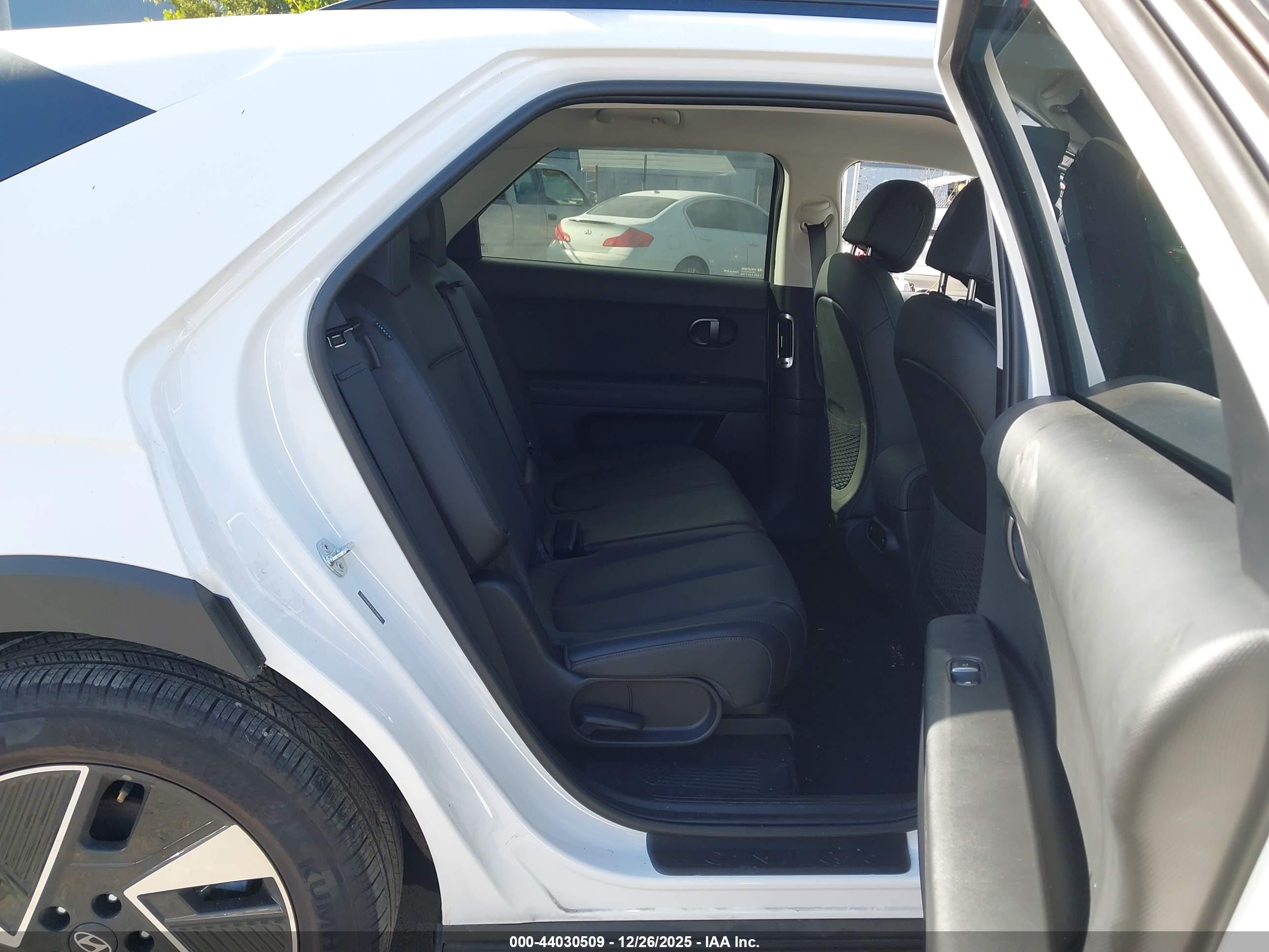 HYUNDAI IONIQ image 8
