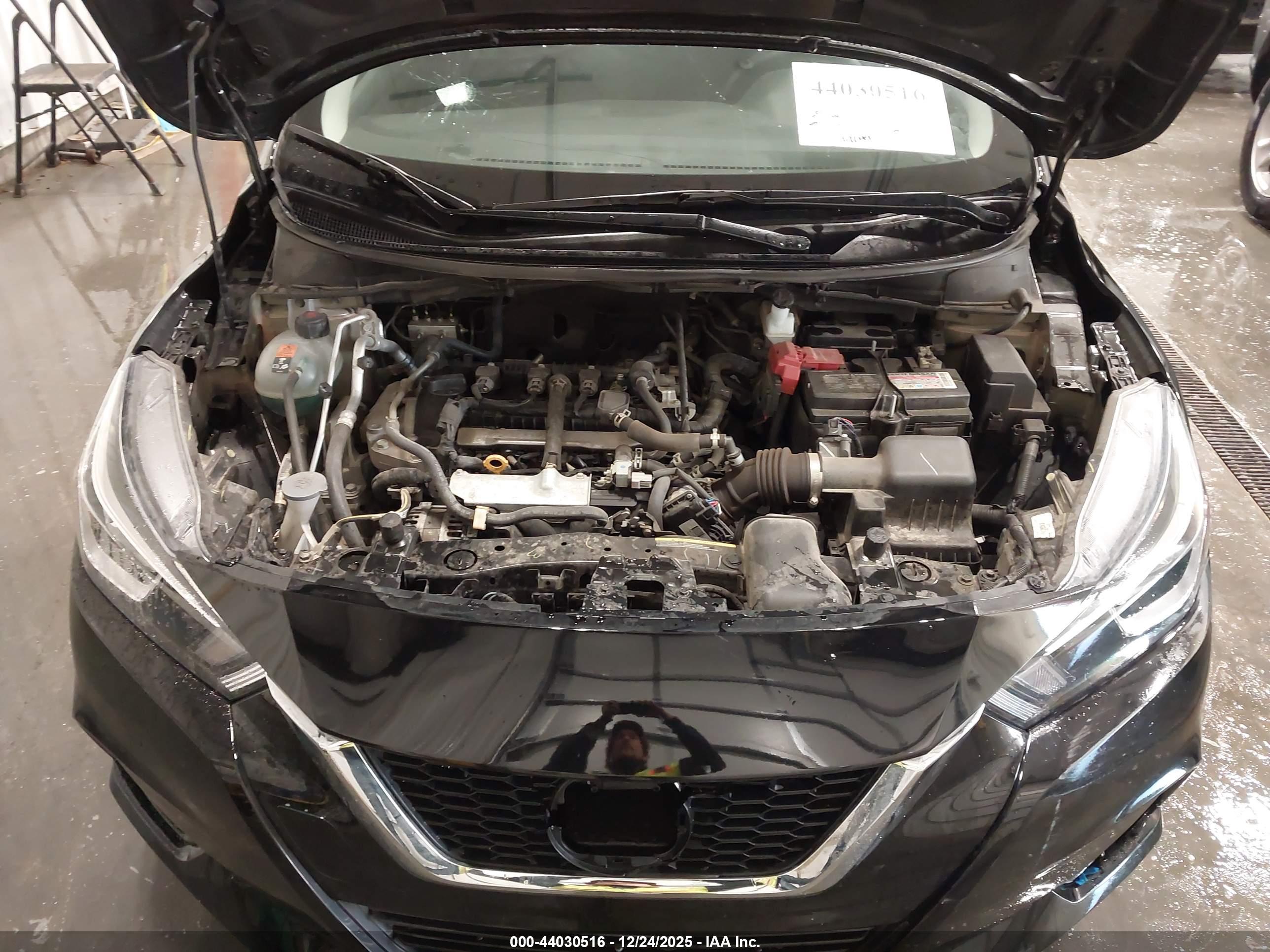 NISSAN VERSA image 10
