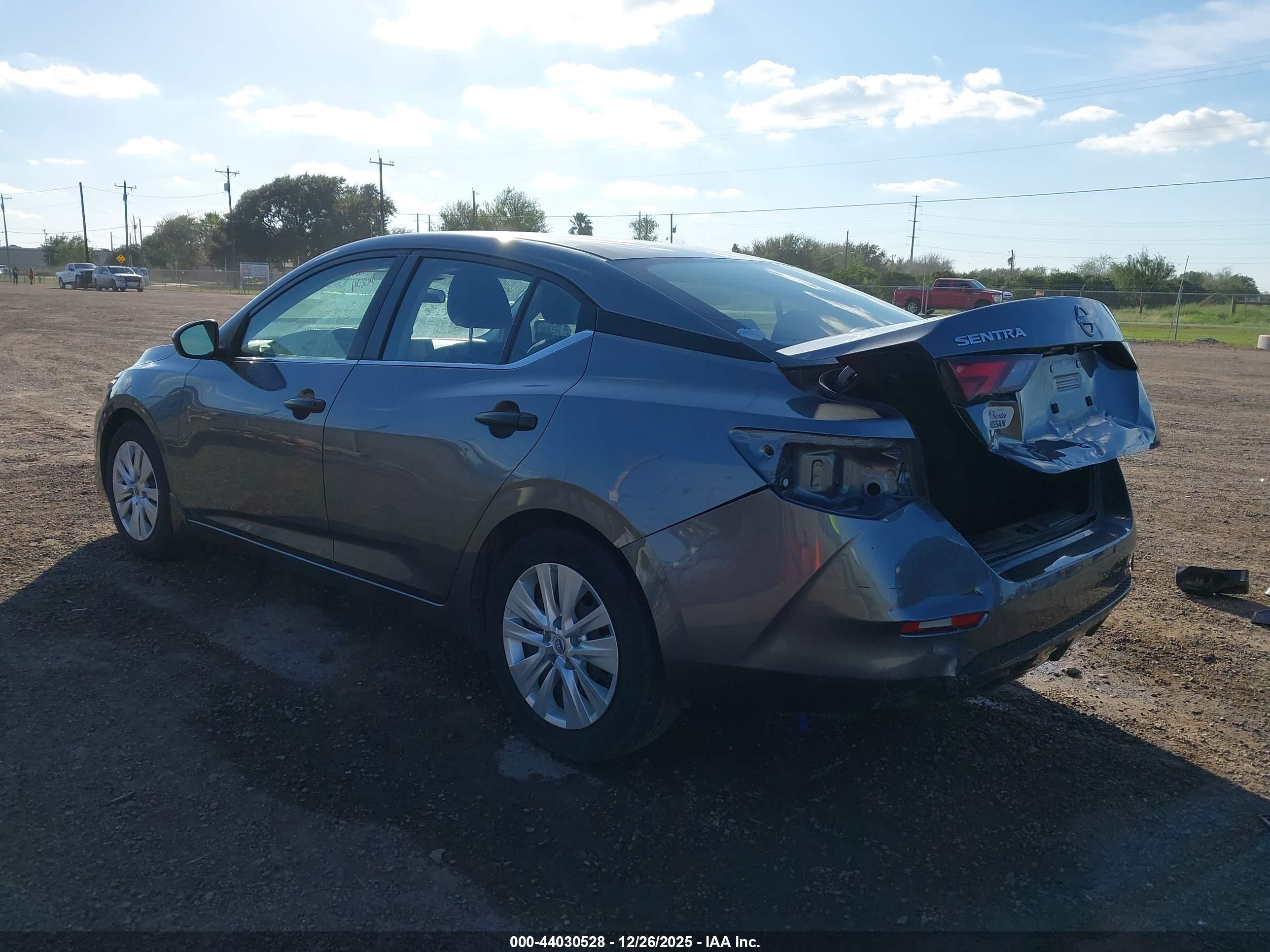 NISSAN SENTRA image 3