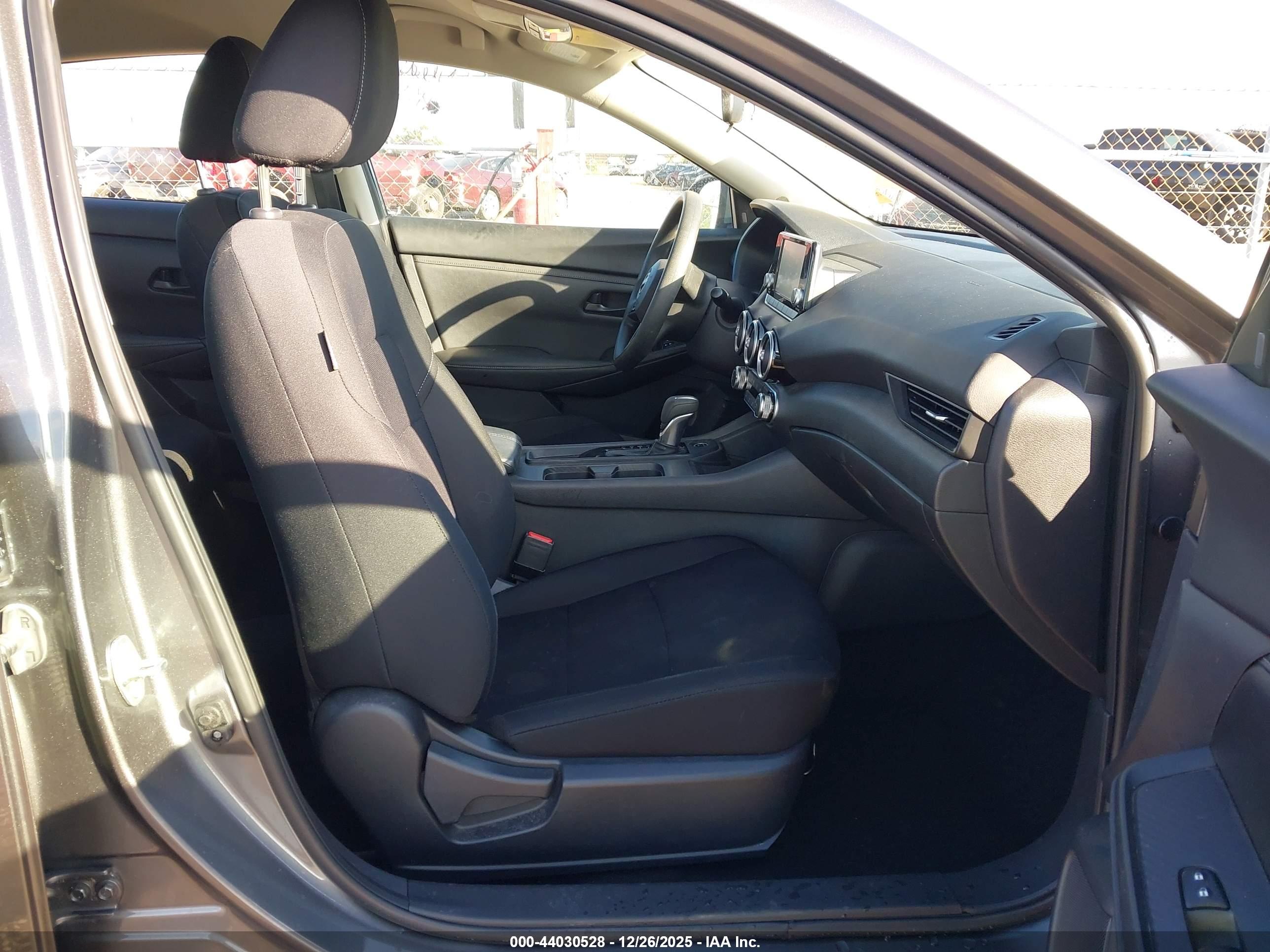 NISSAN SENTRA image 5