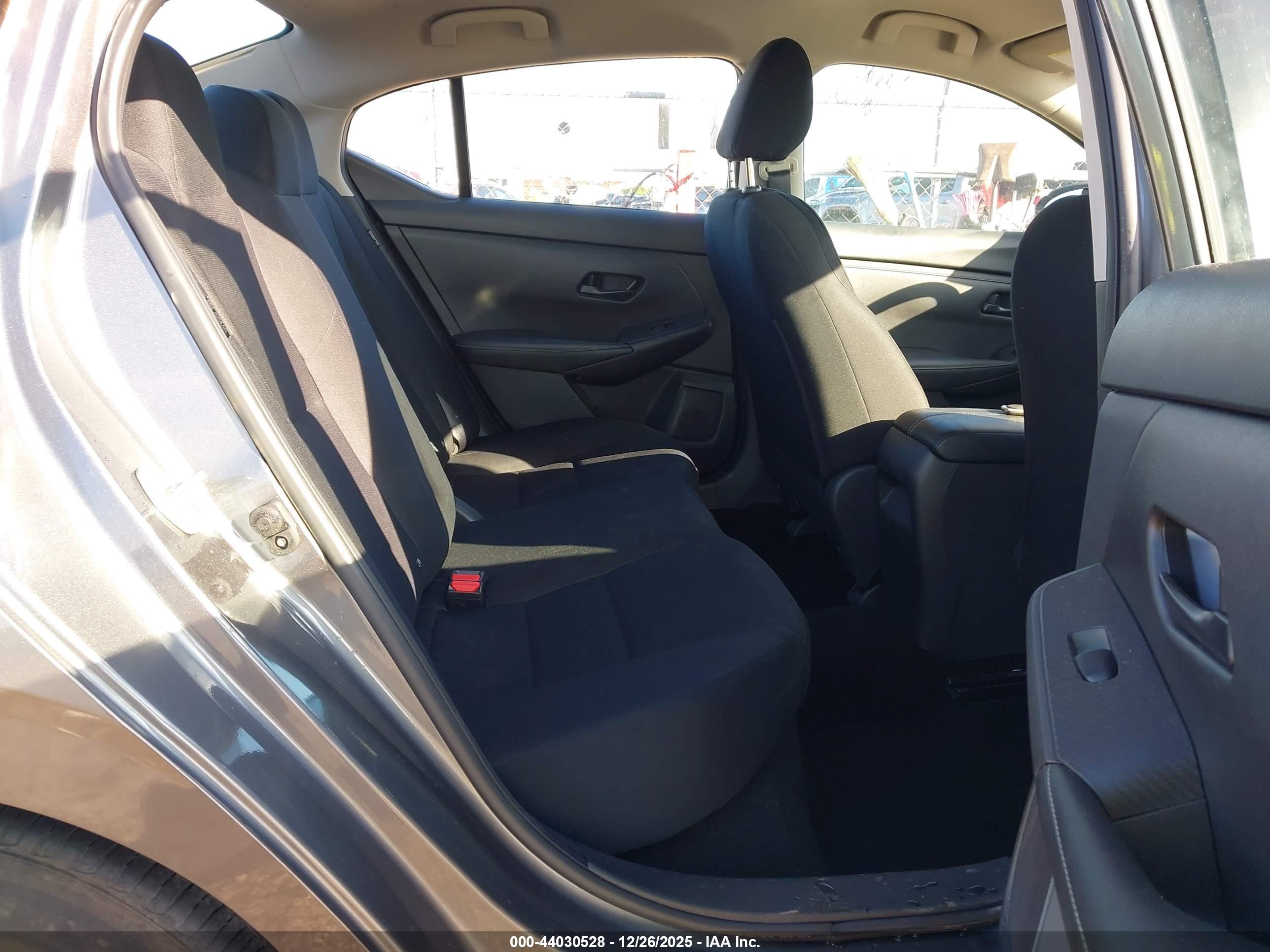NISSAN SENTRA image 8