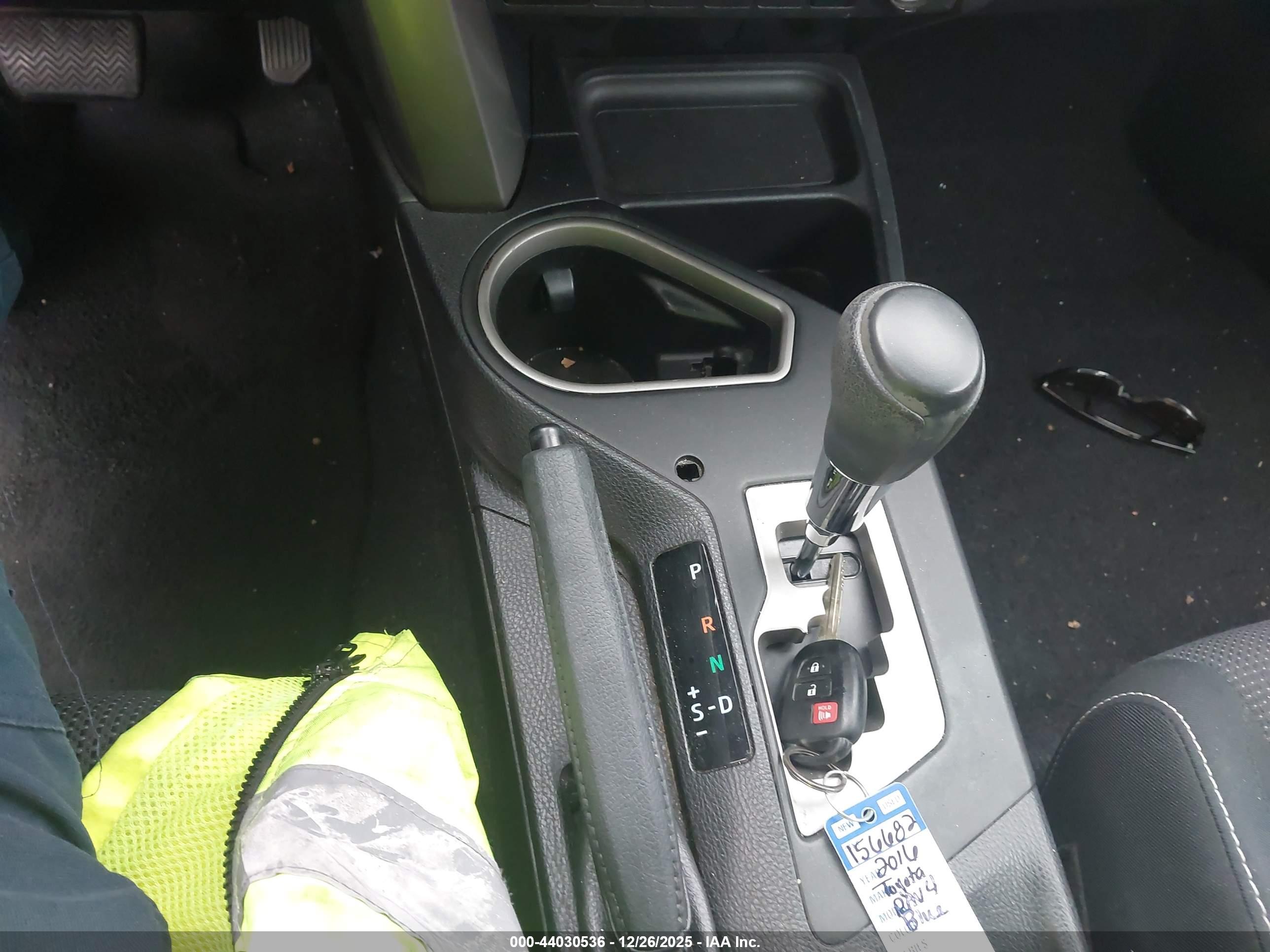 TOYOTA RAV4 image 11
