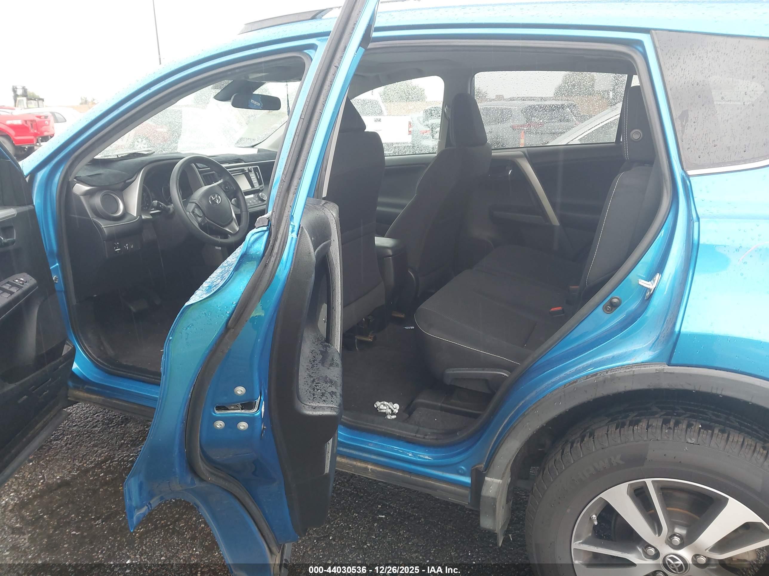 TOYOTA RAV4 image 8
