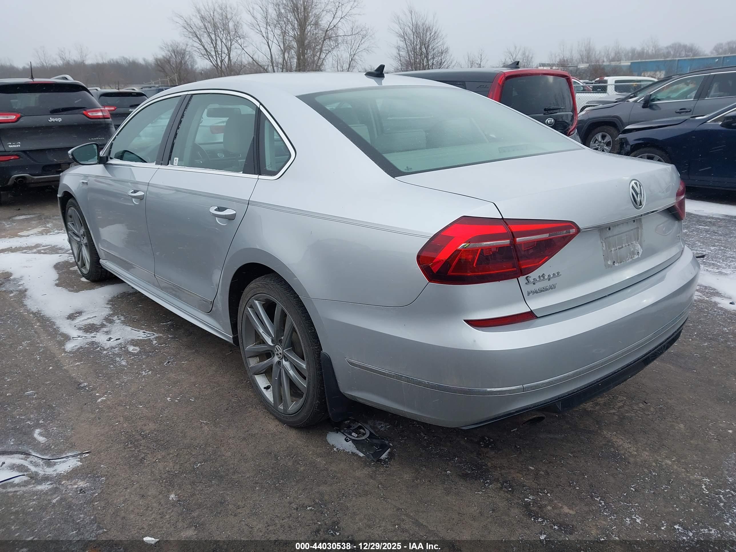 VOLKSWAGEN PASSAT image 3